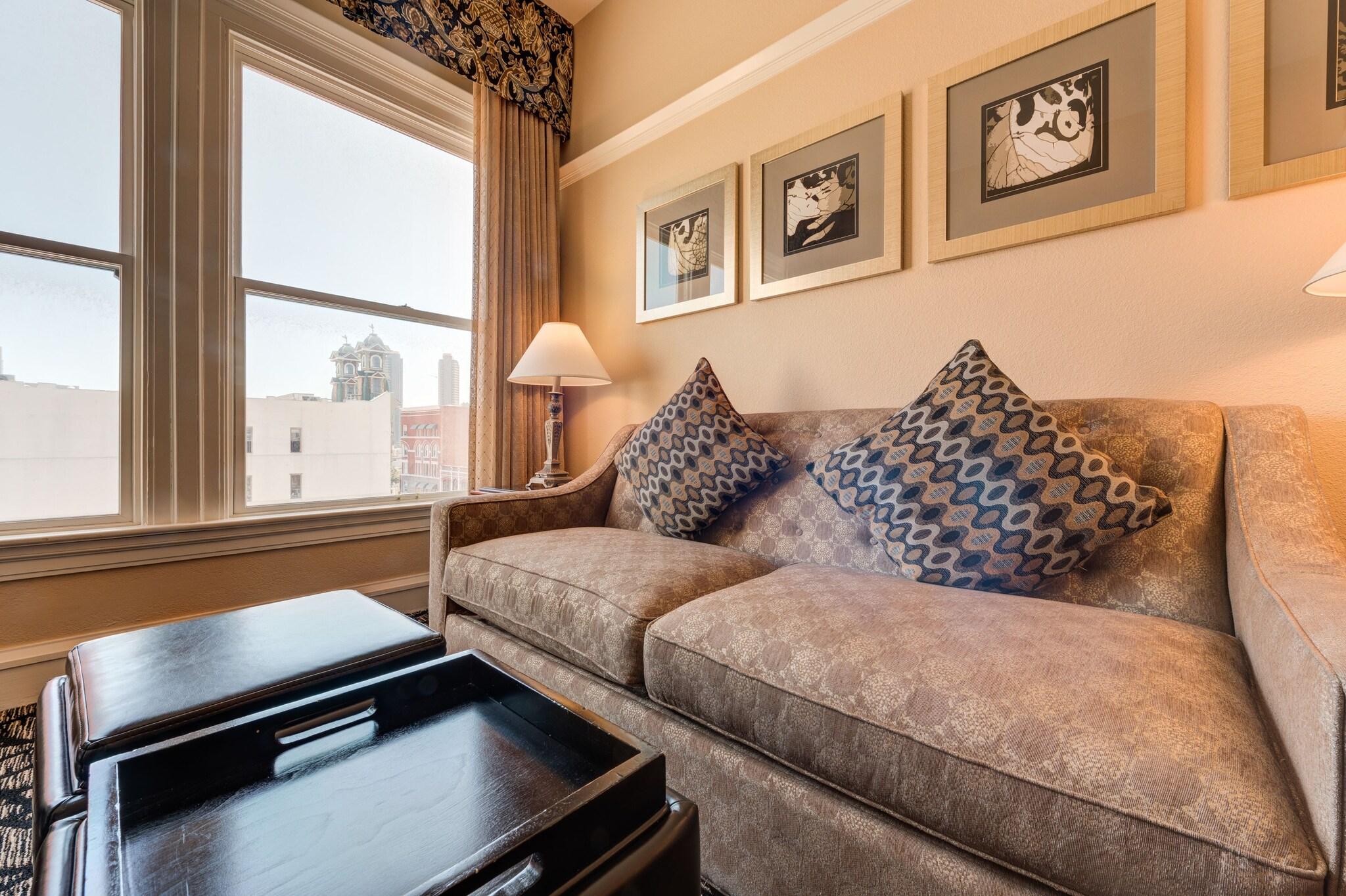 Junior Suite Queen Size Bed