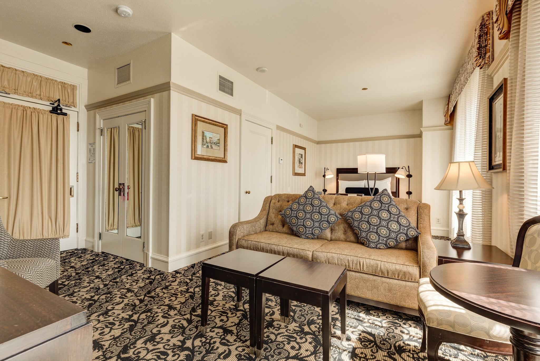 Junior Suite Queen Size Bed