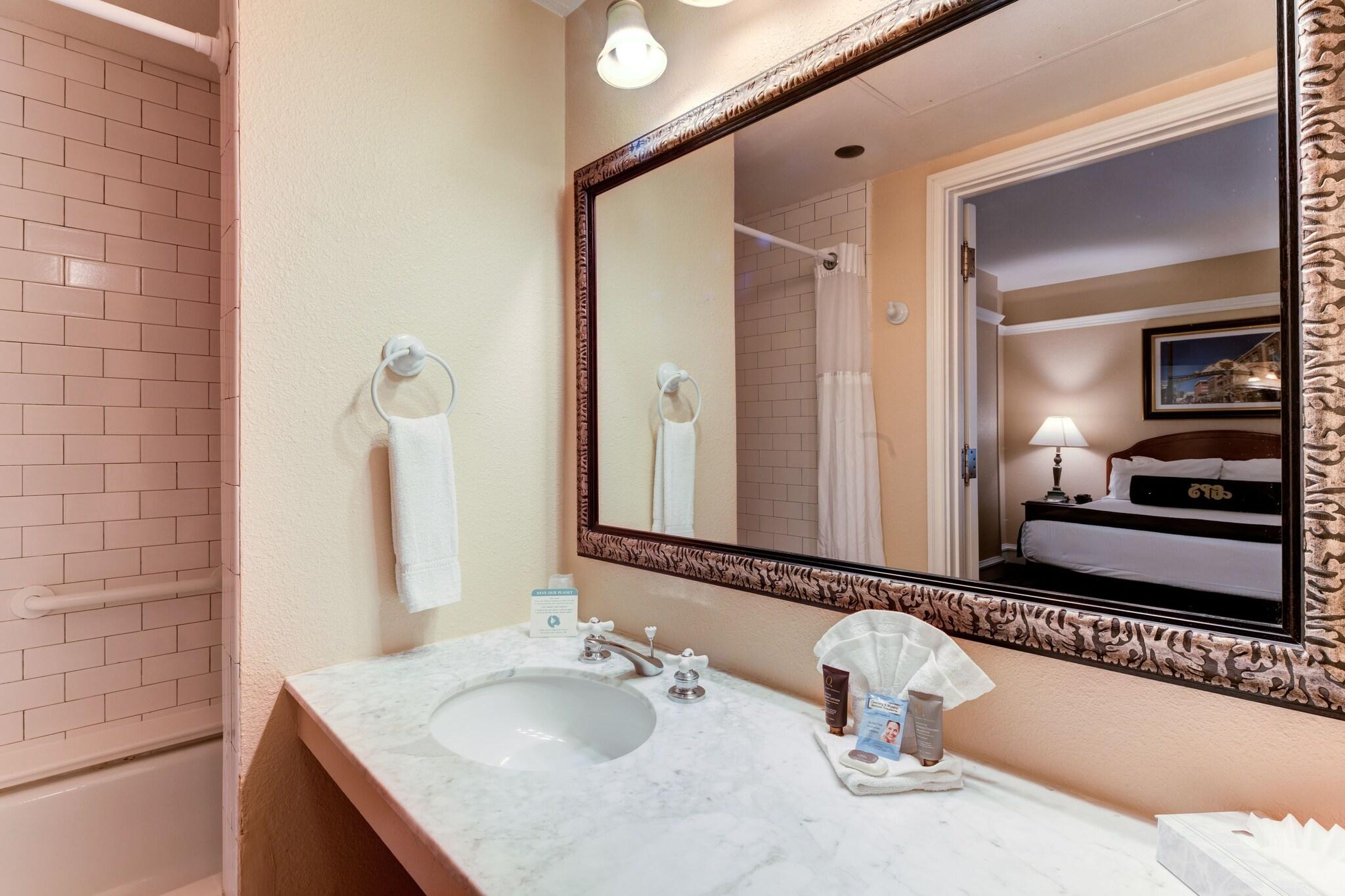 Junior Suite Queen Size Bed