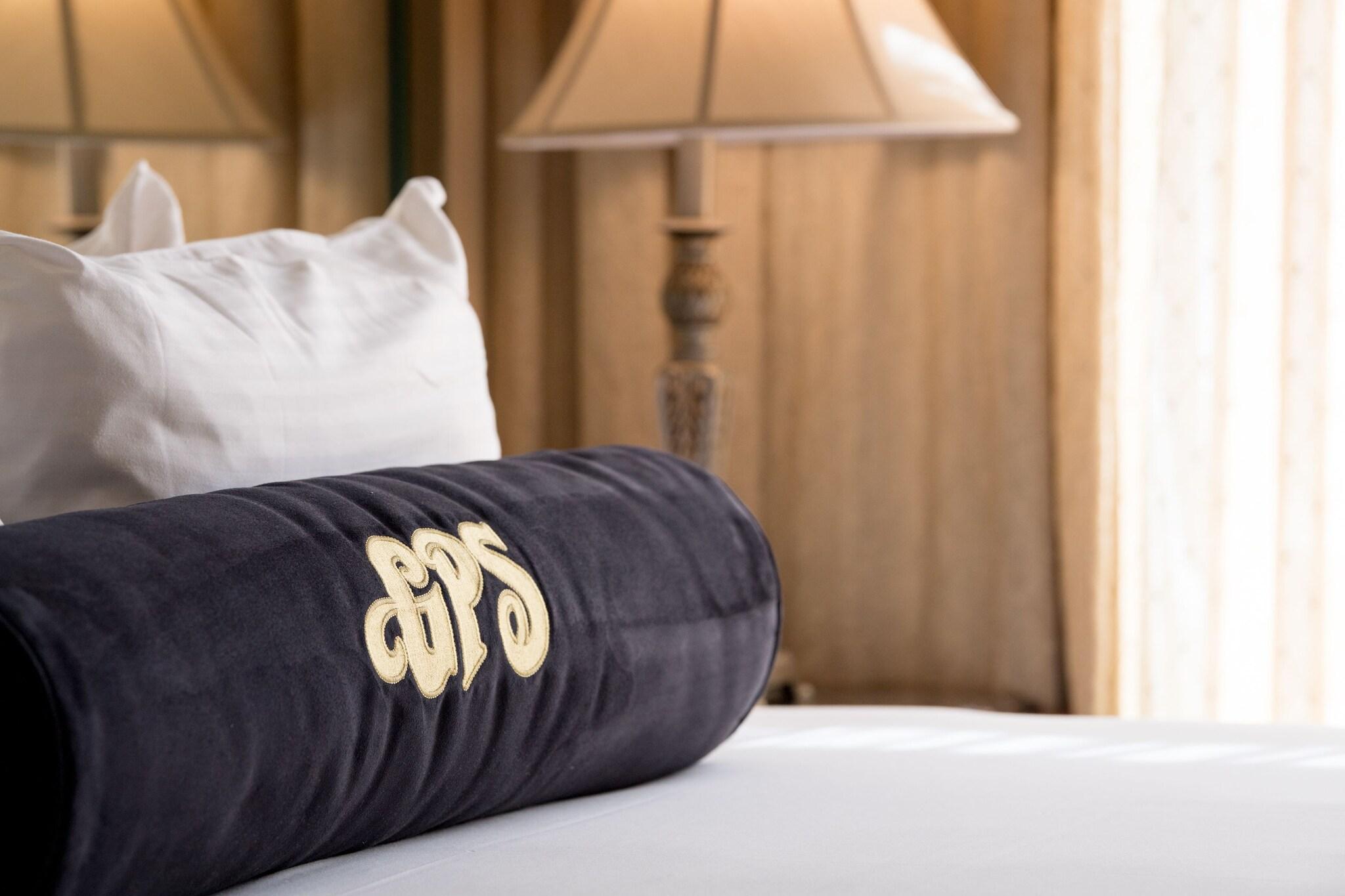 Suite Queen Size Bed