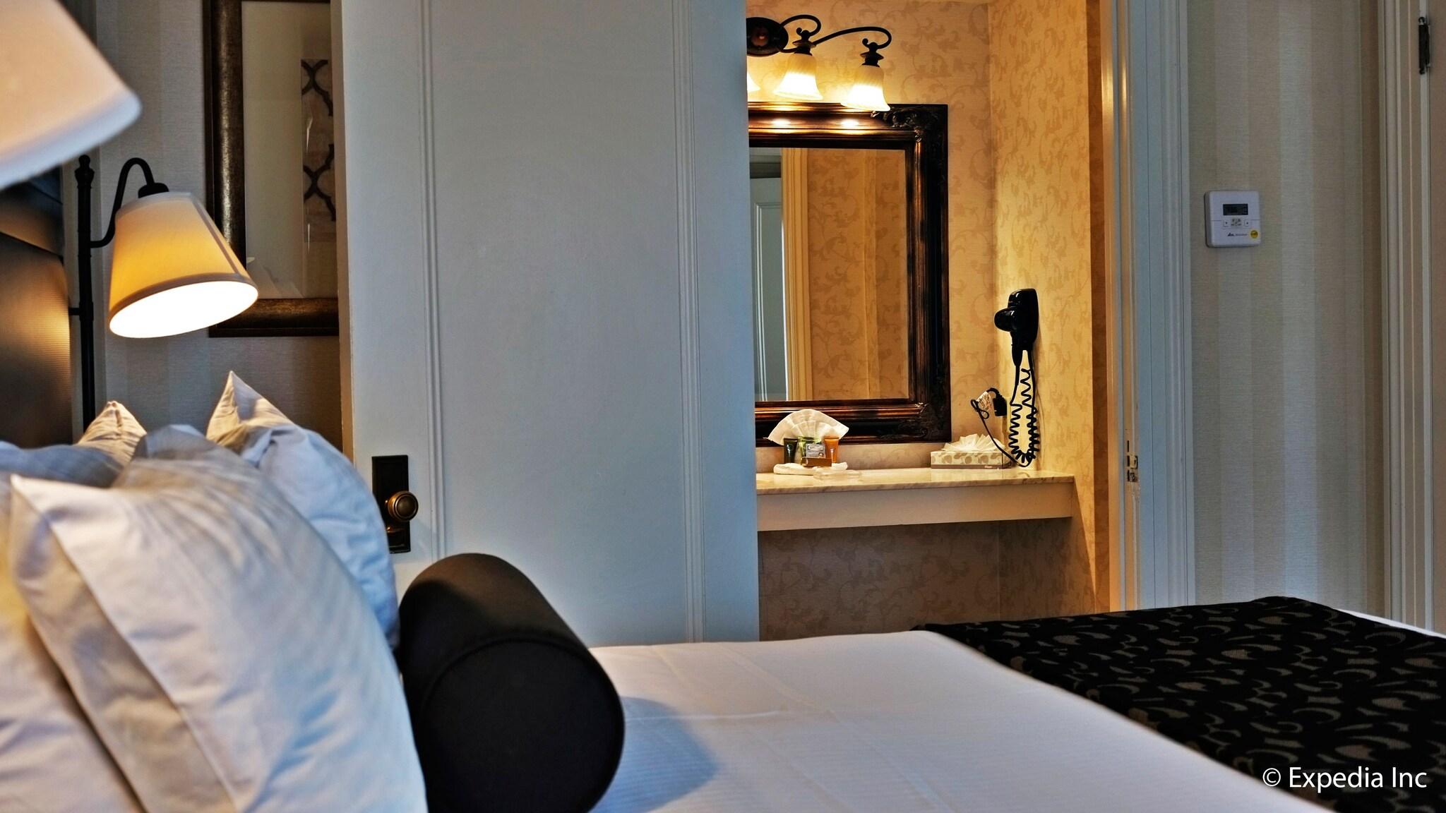 Suite Queen Size Bed