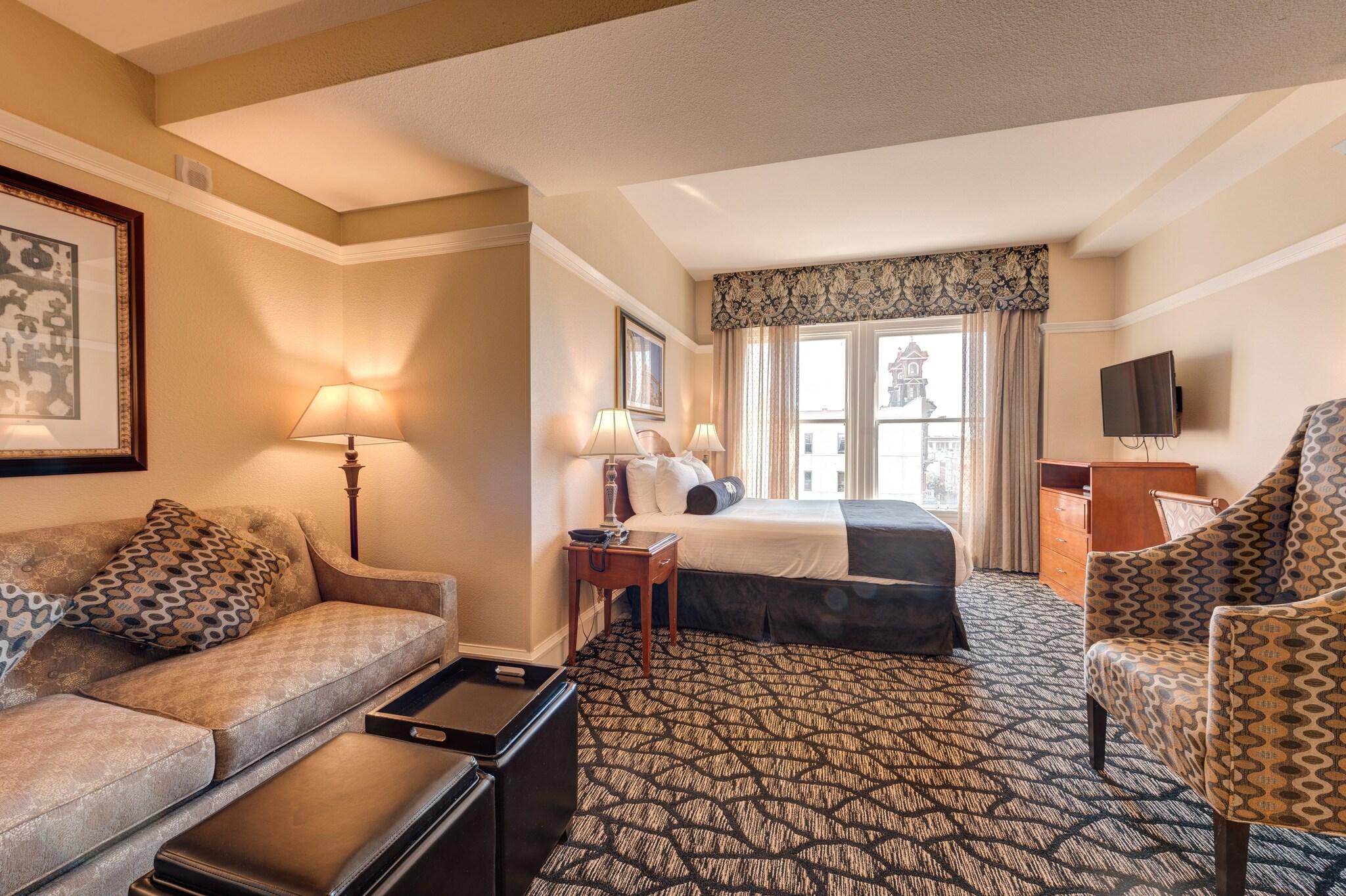 Junior Suite Queen Size Bed