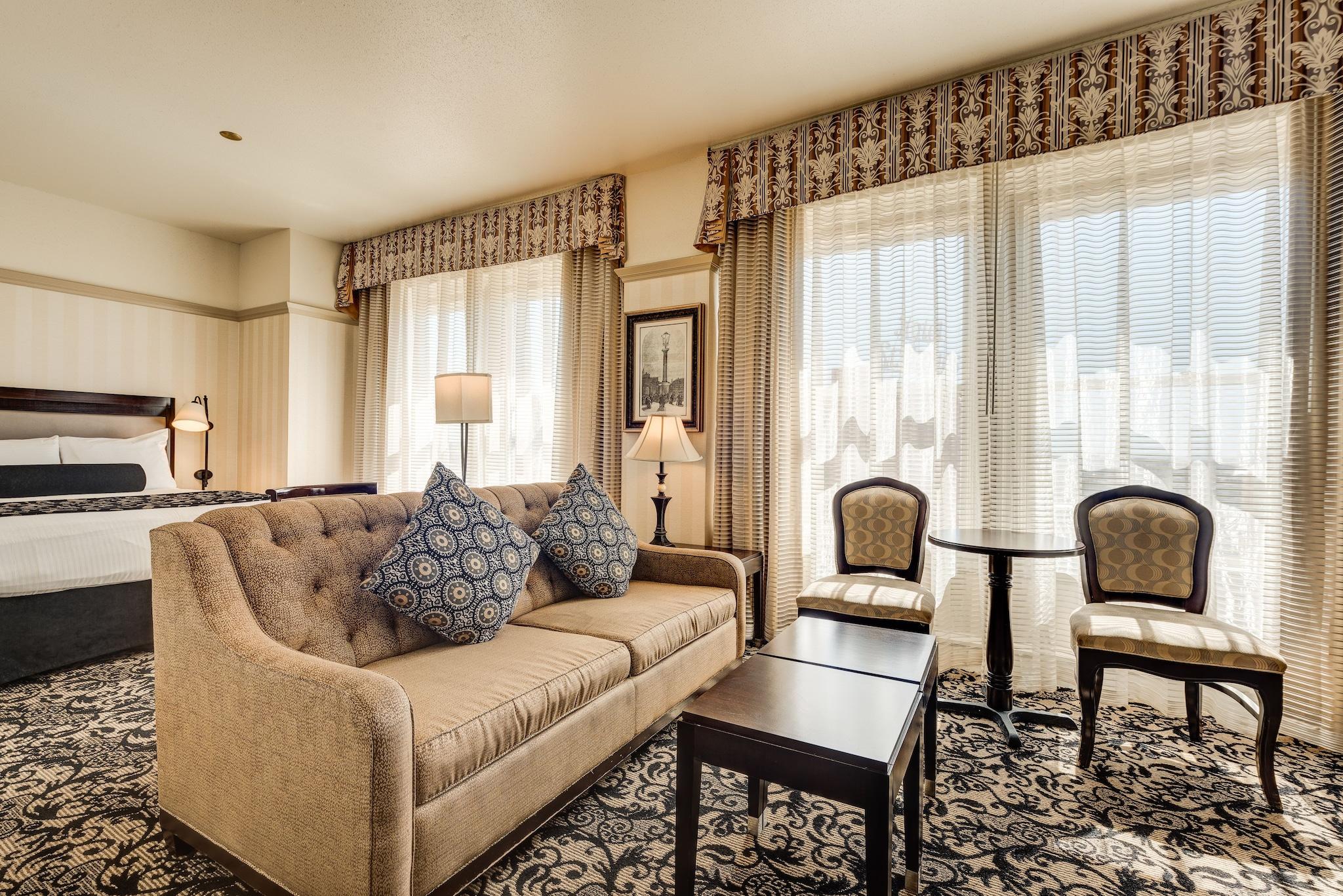 Junior Suite Queen Size Bed