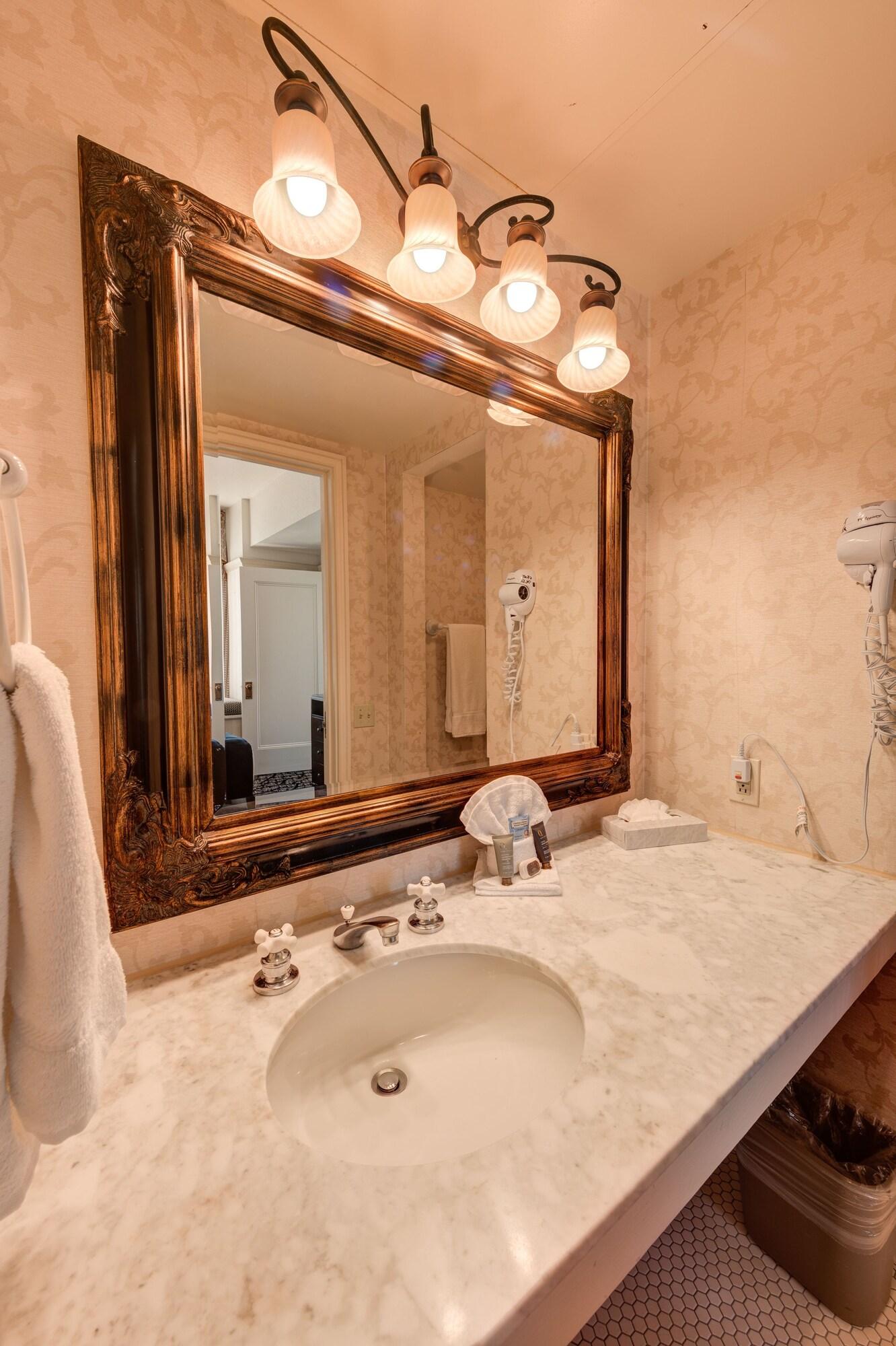 Suite Queen Size Bed