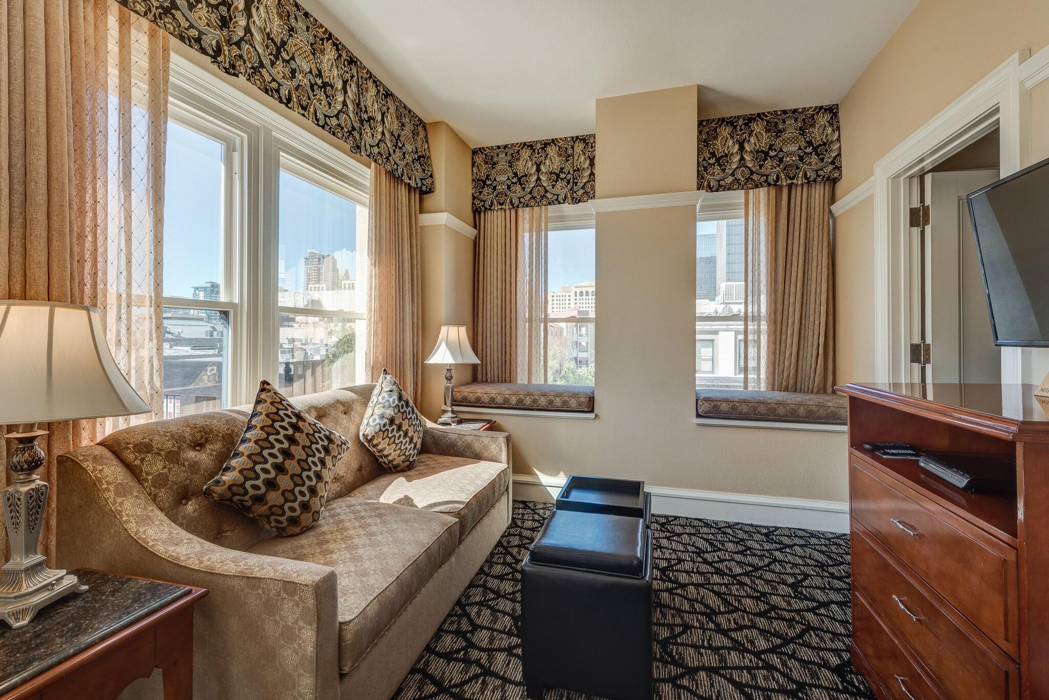 Suite Queen Size Bed