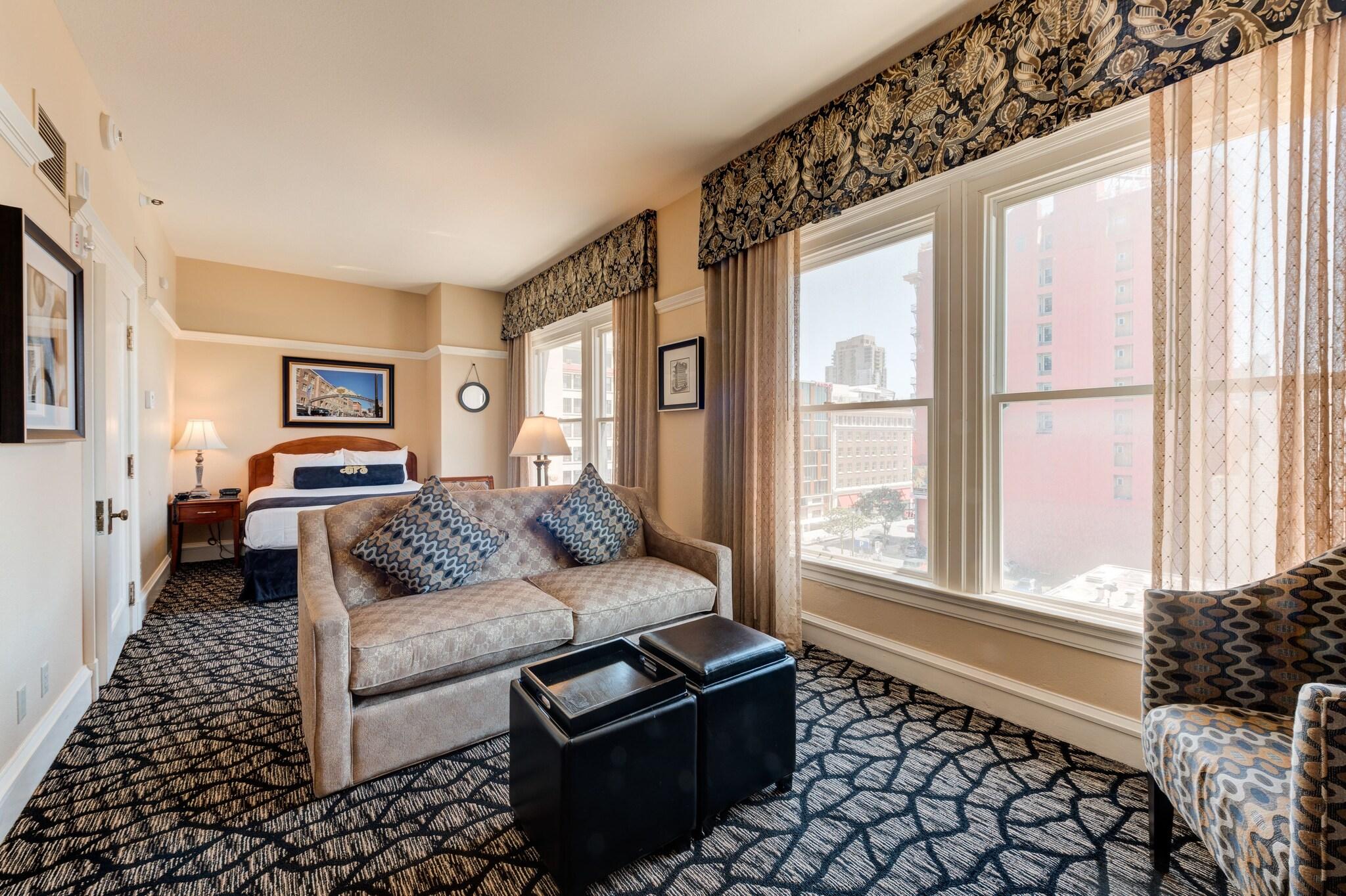 Junior Suite Queen Size Bed