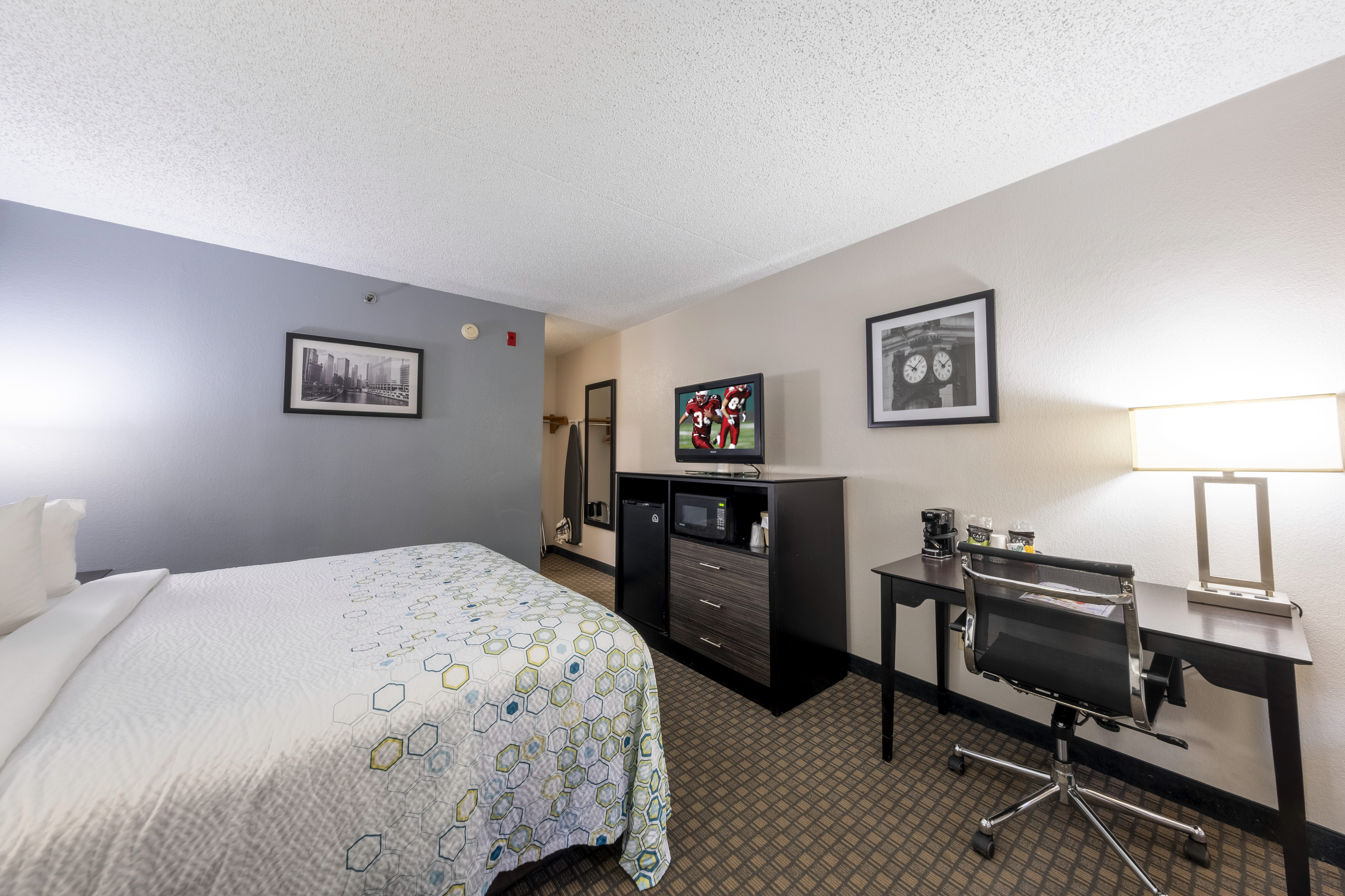 Double King Bed One Bedroom 