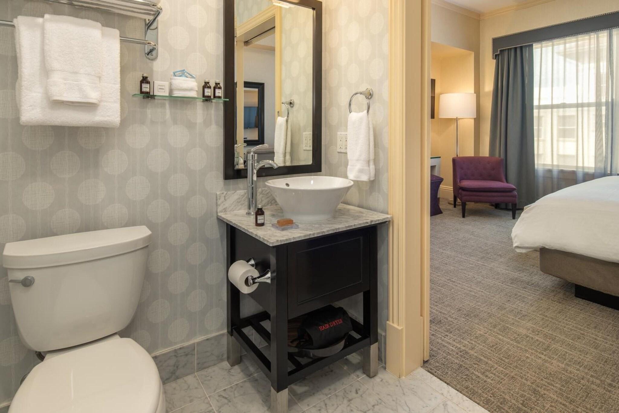 Double Deluxe Two Queen Beds