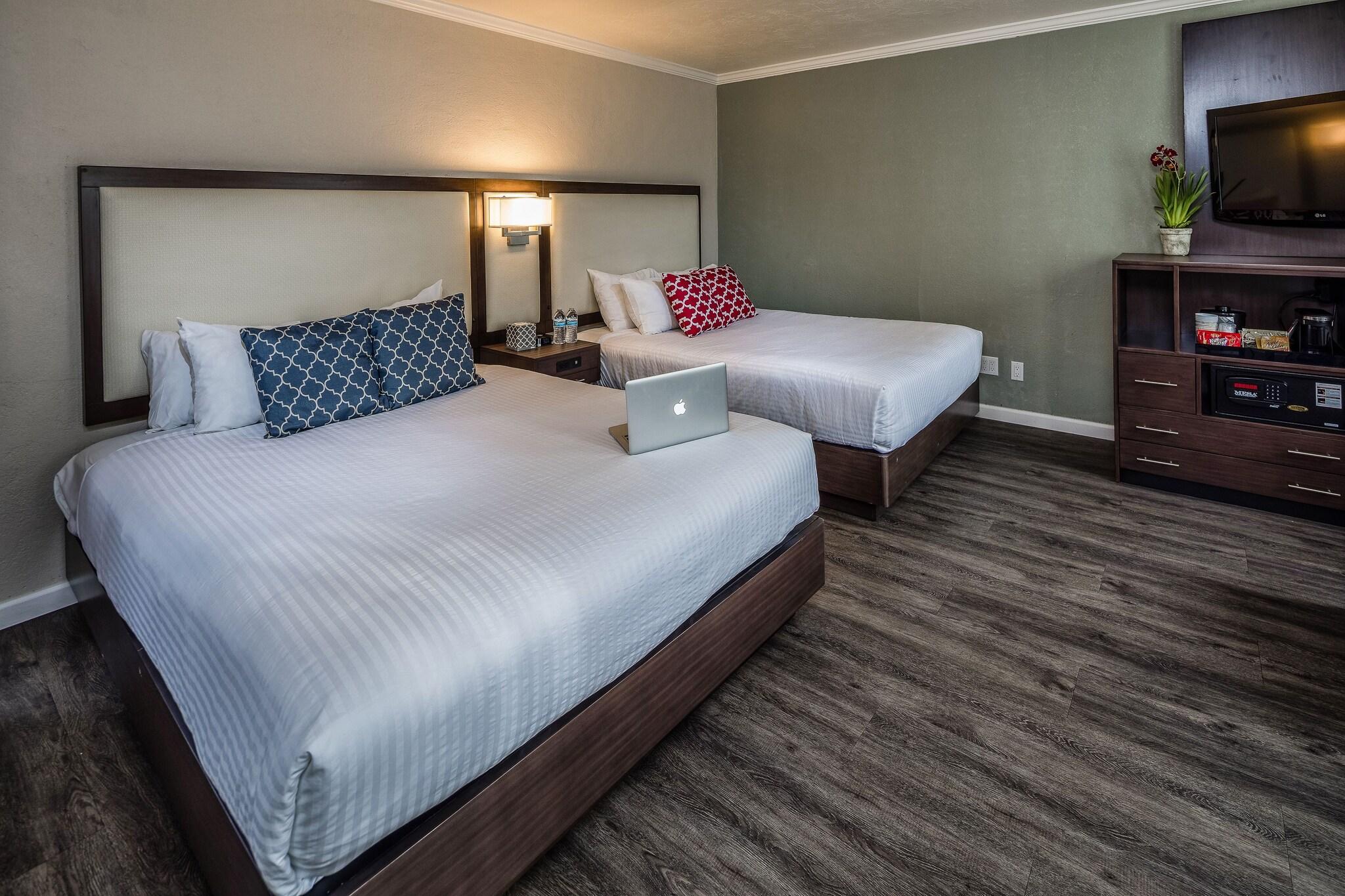 Double Deluxe Two Queen Beds