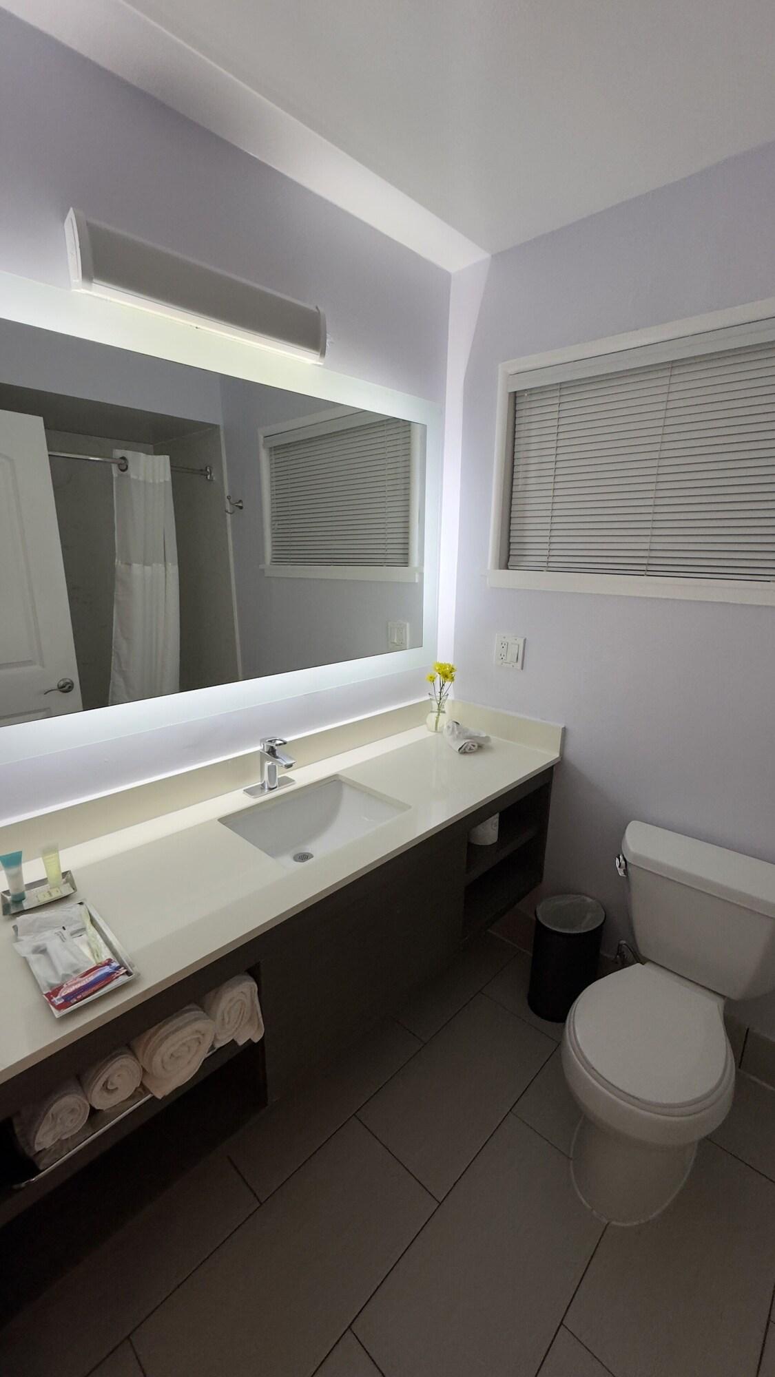 Double Deluxe King Bed