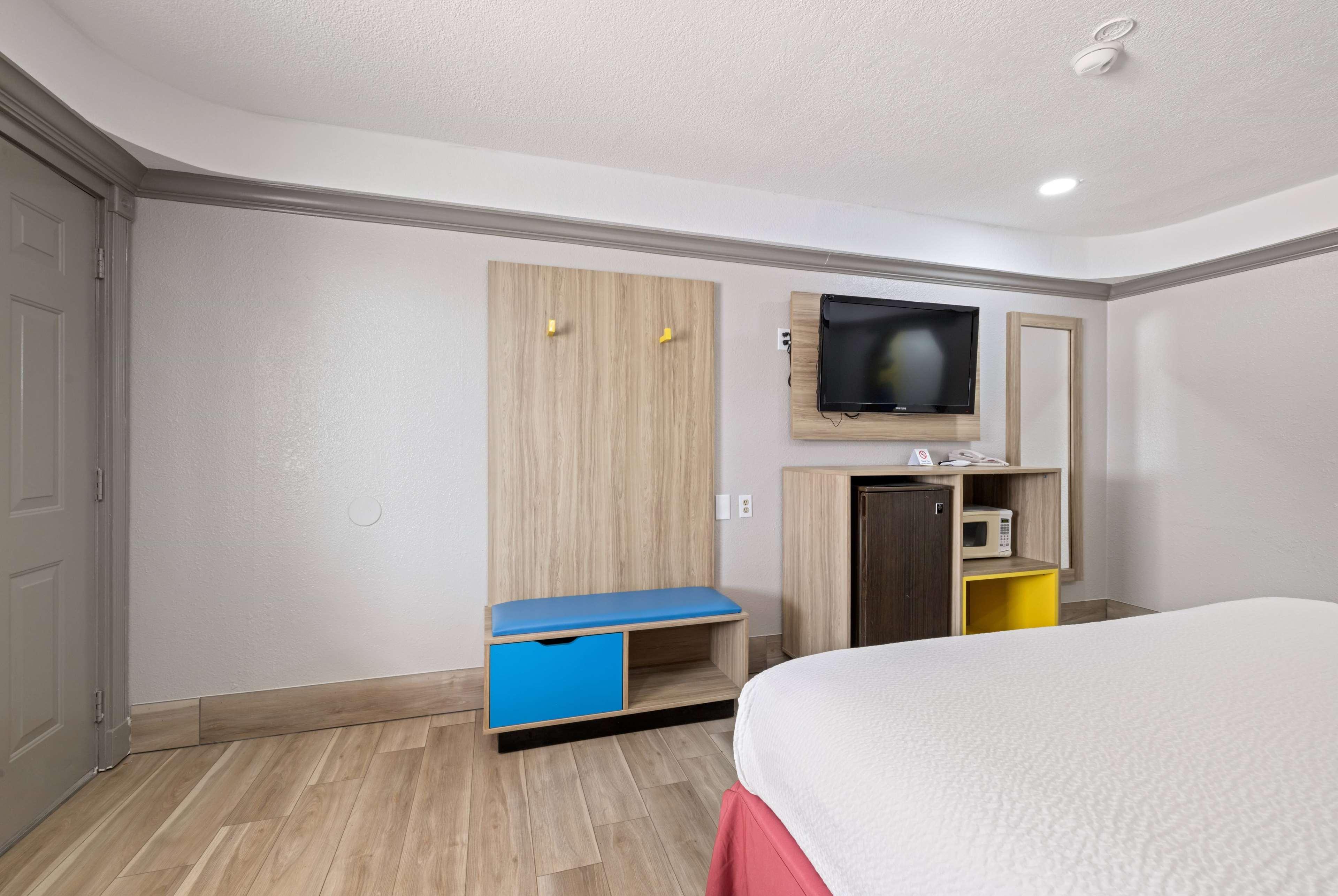 Room Accessible King Size Bed