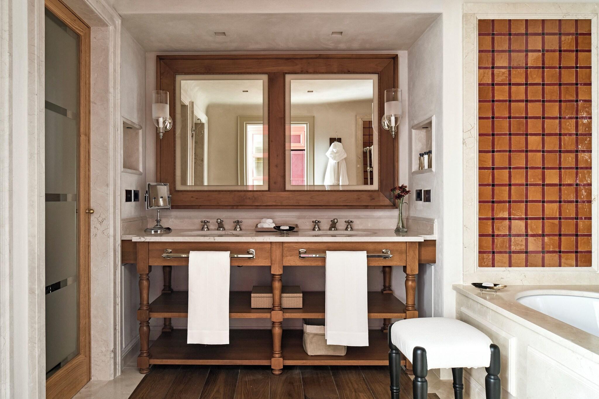 Junior Suite King Size Bed