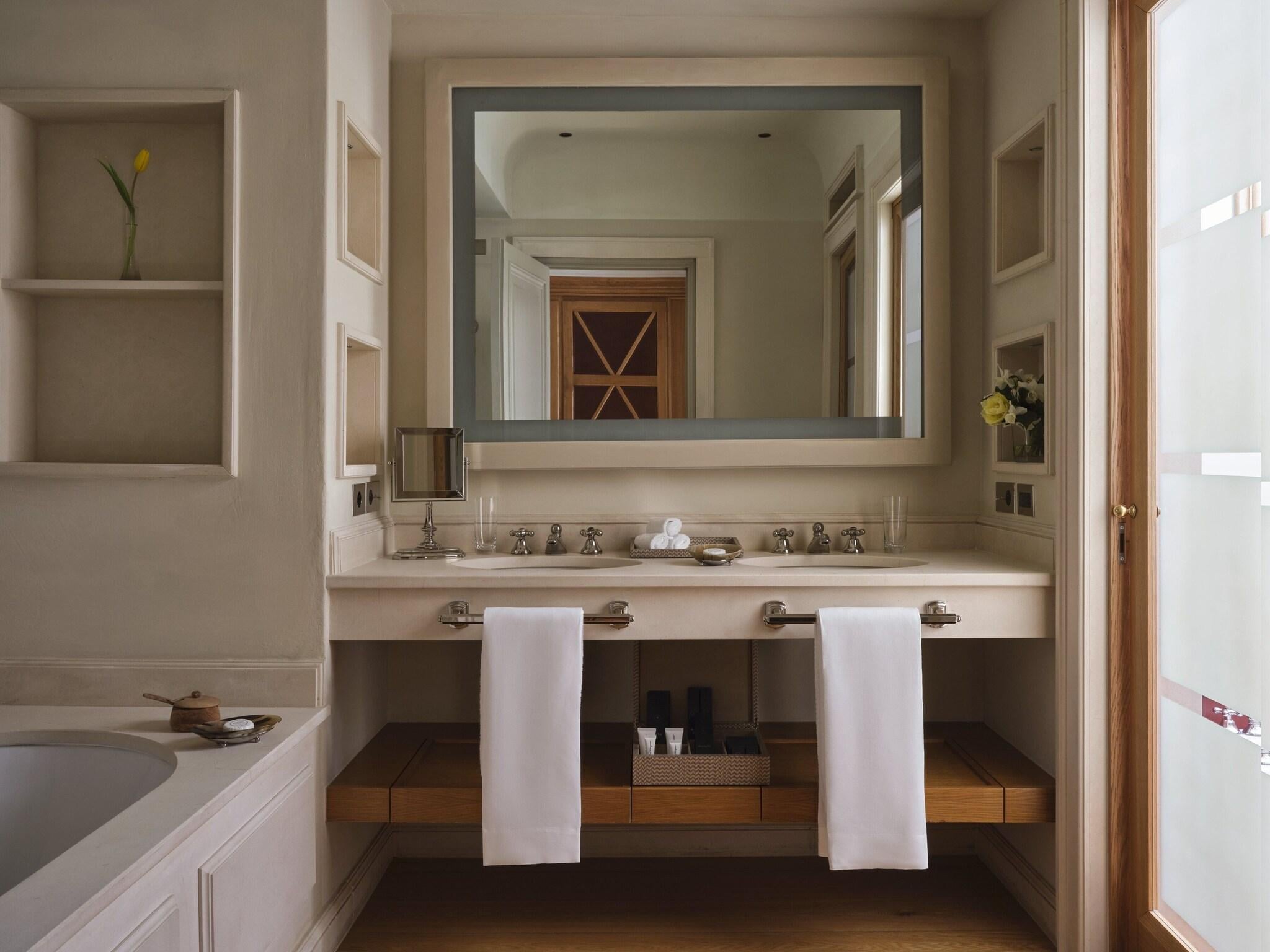 Junior Suite King Size Bed