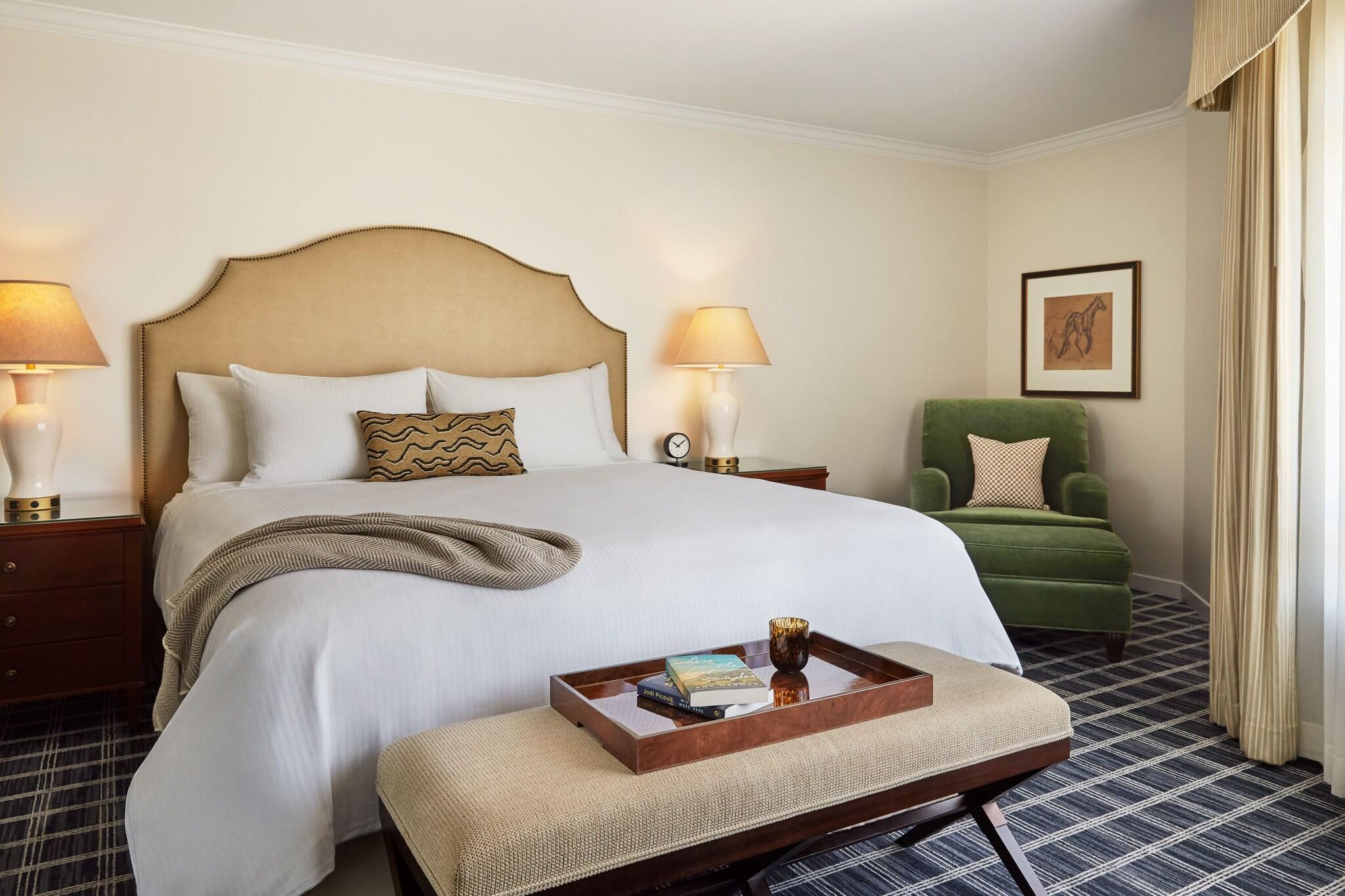 Suite Accessible King Size Bed