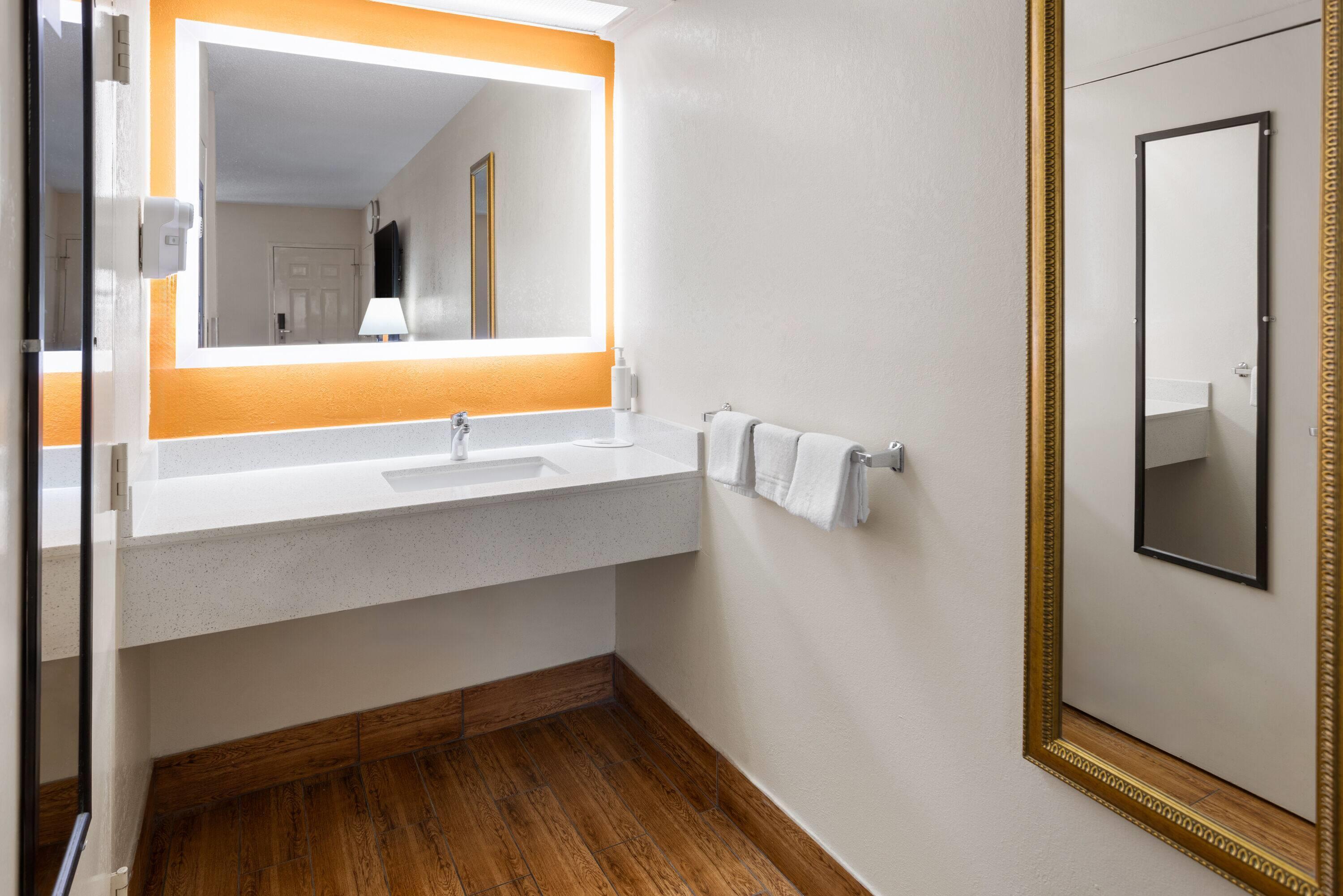 Double King Bed Non Smoking