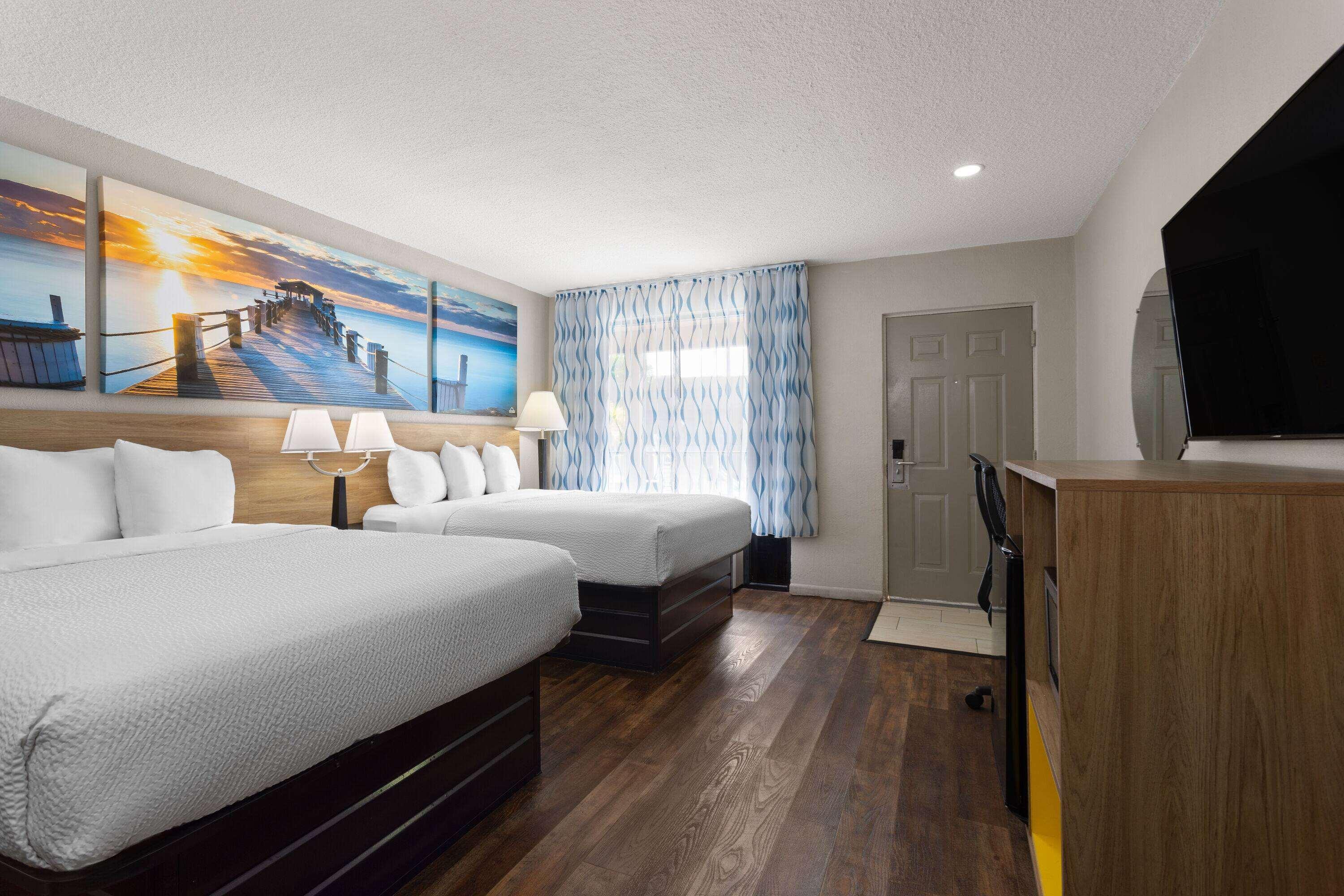 Quadruple Two Queen Beds Non Smoking