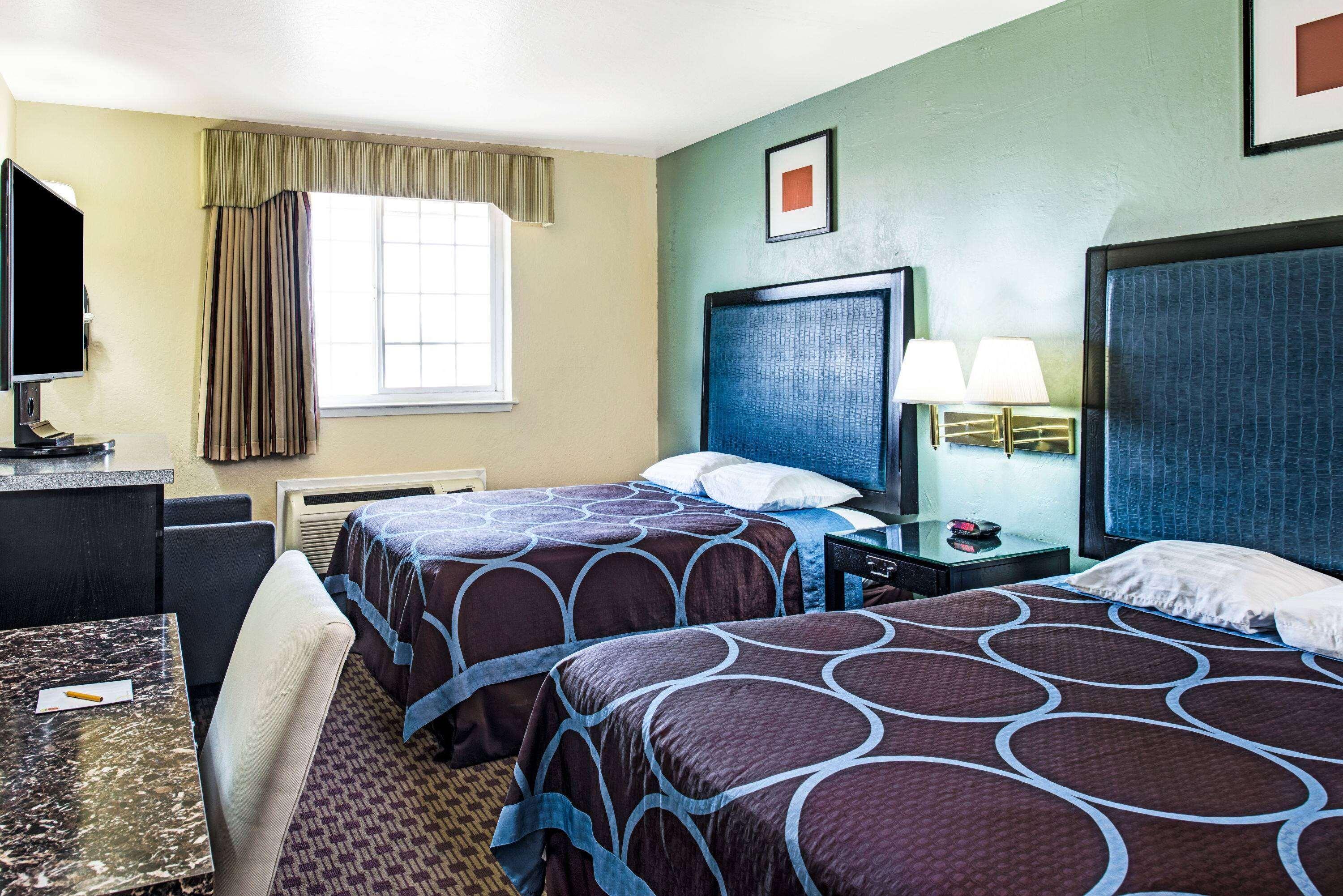 Quadruple Two Queen Beds Non Smoking