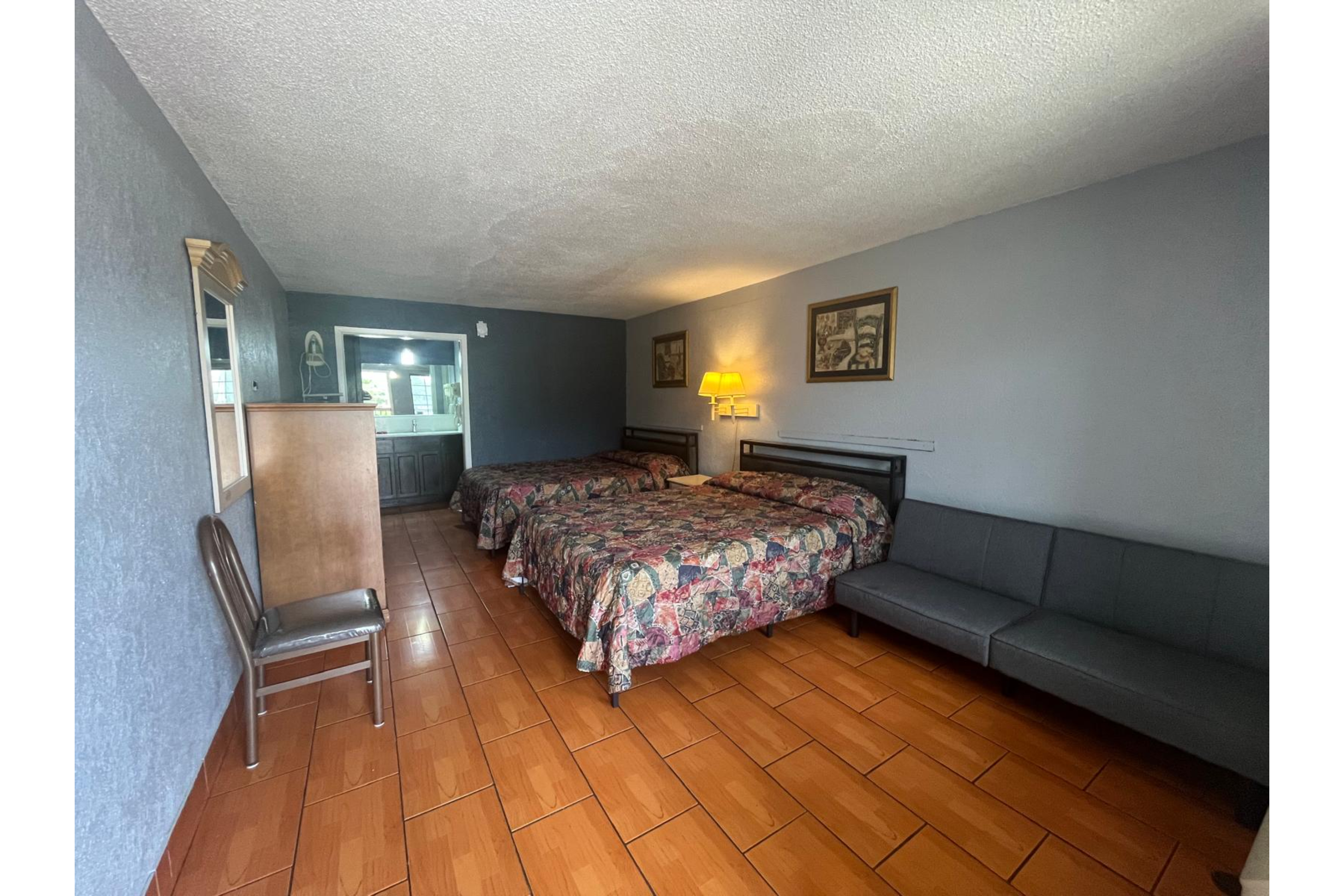 Quadruple Two Queen Beds Non Smoking