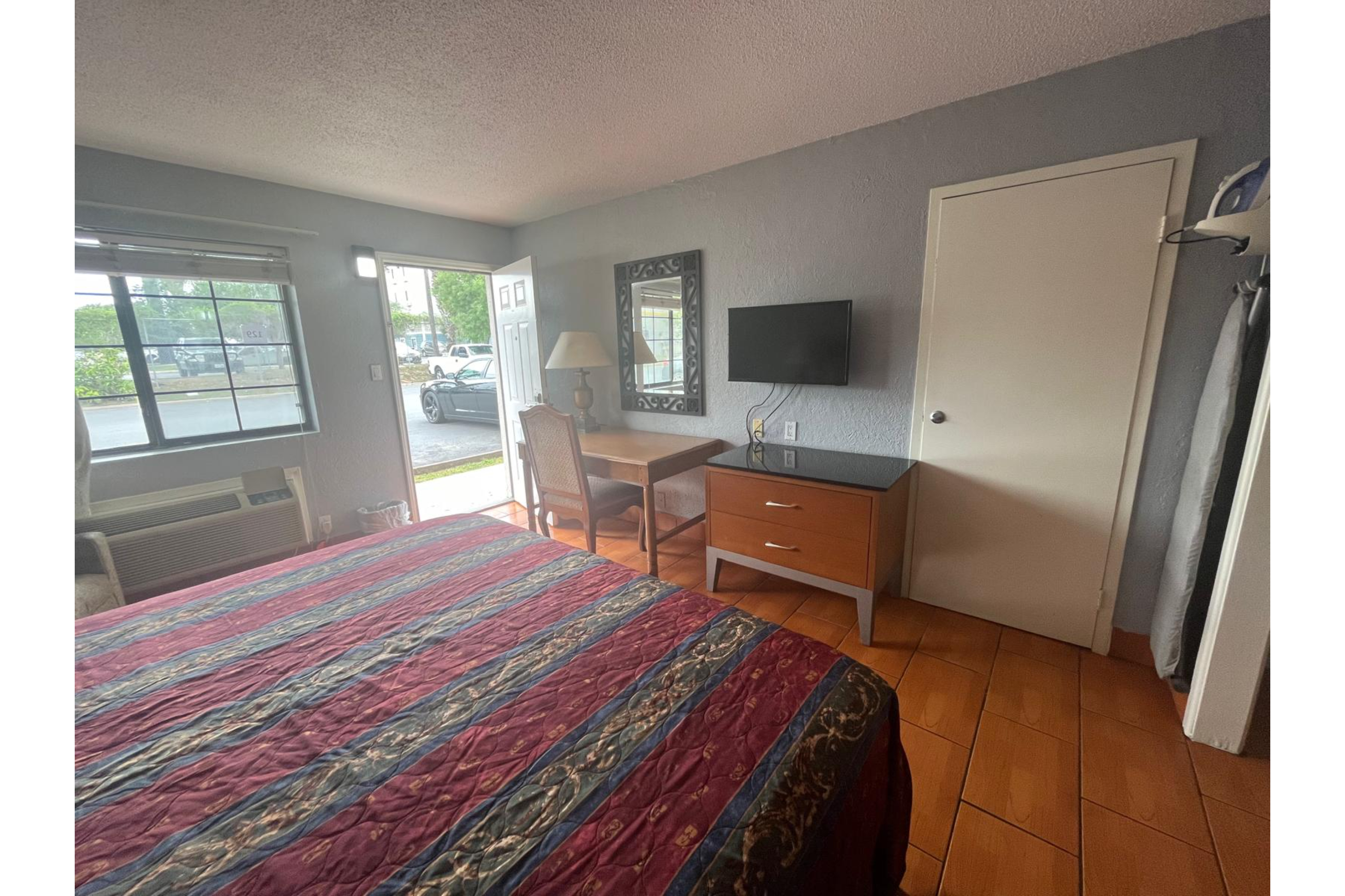 Room King Bed Non Smoking