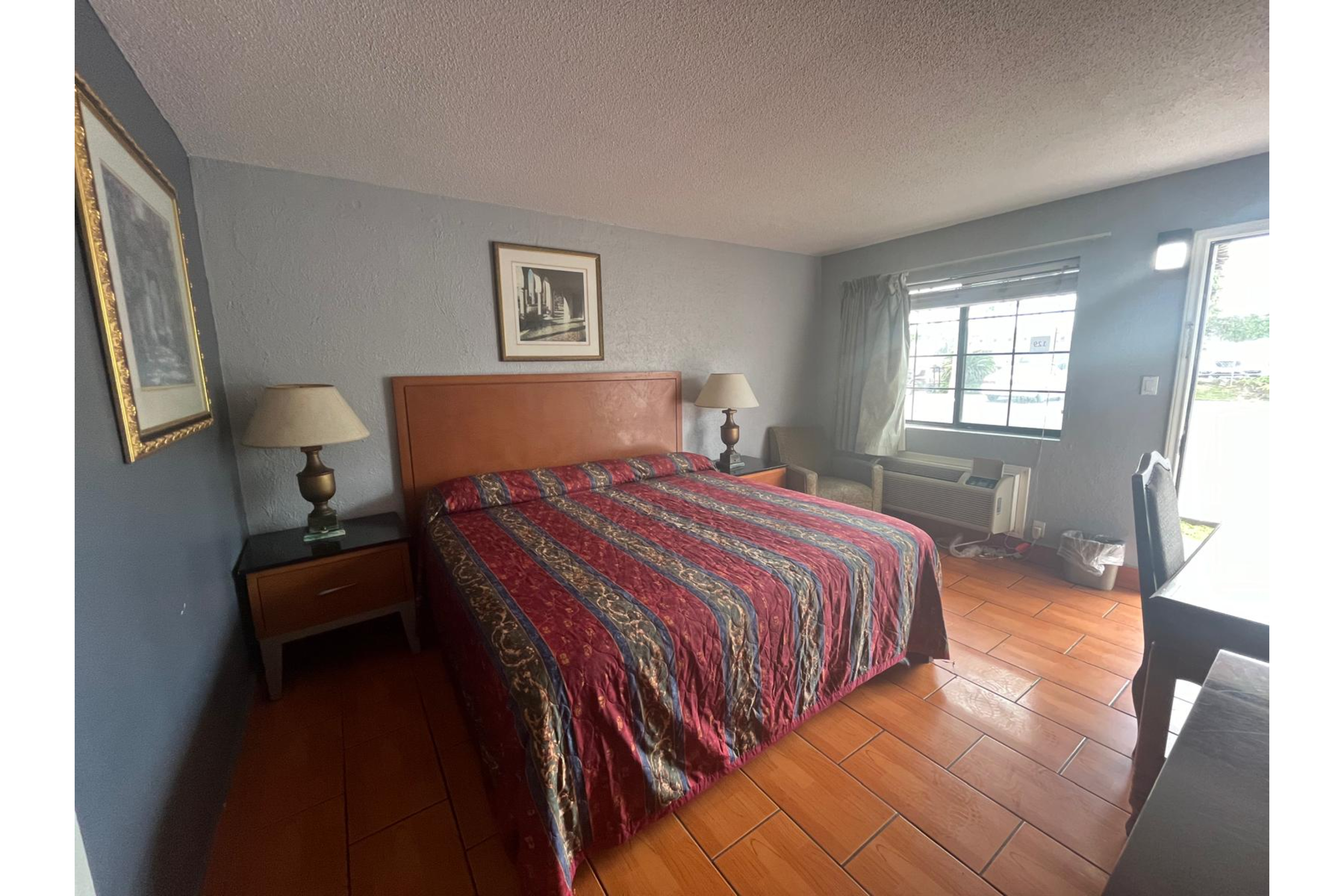 Room King Bed Non Smoking