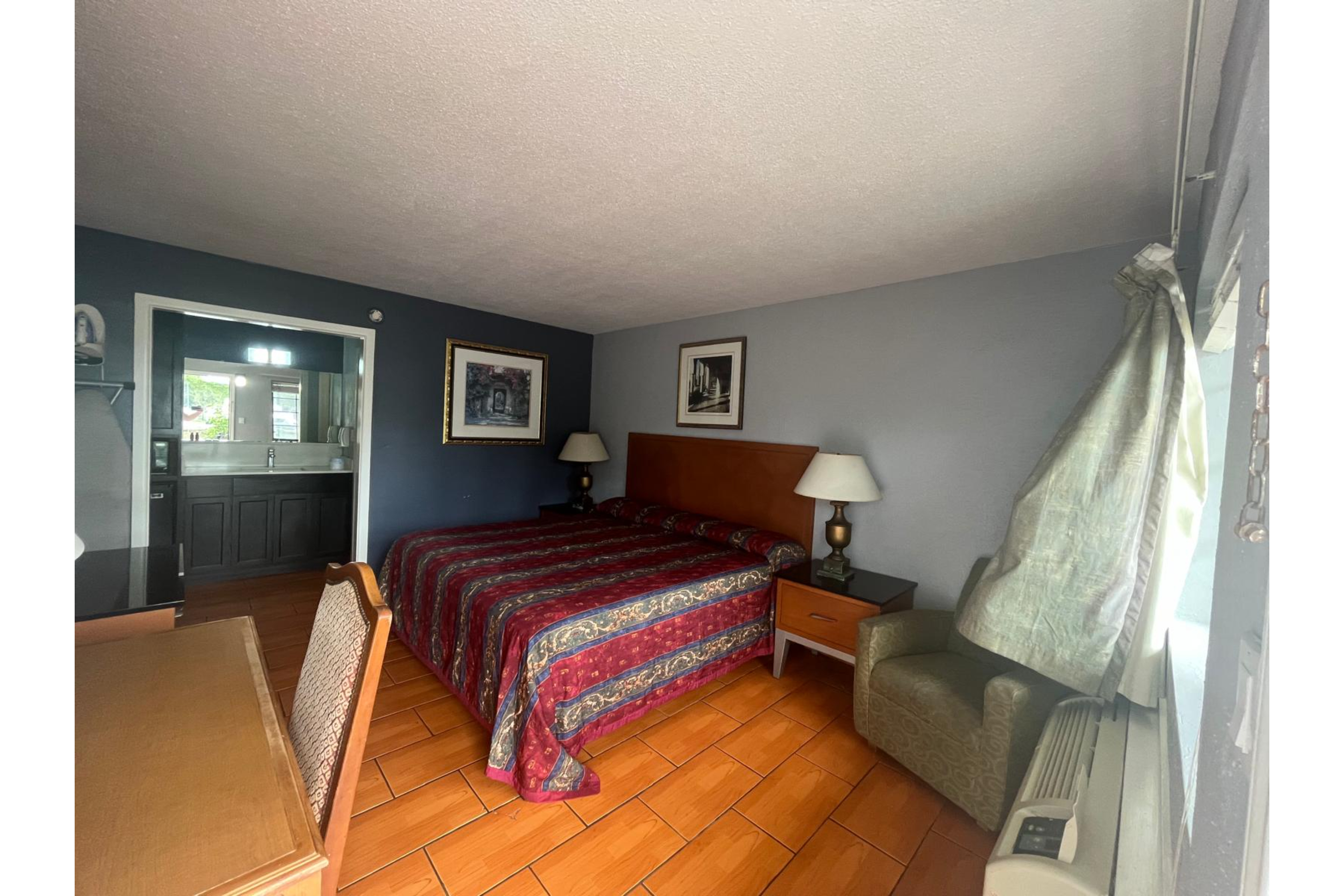 Room King Bed Non Smoking