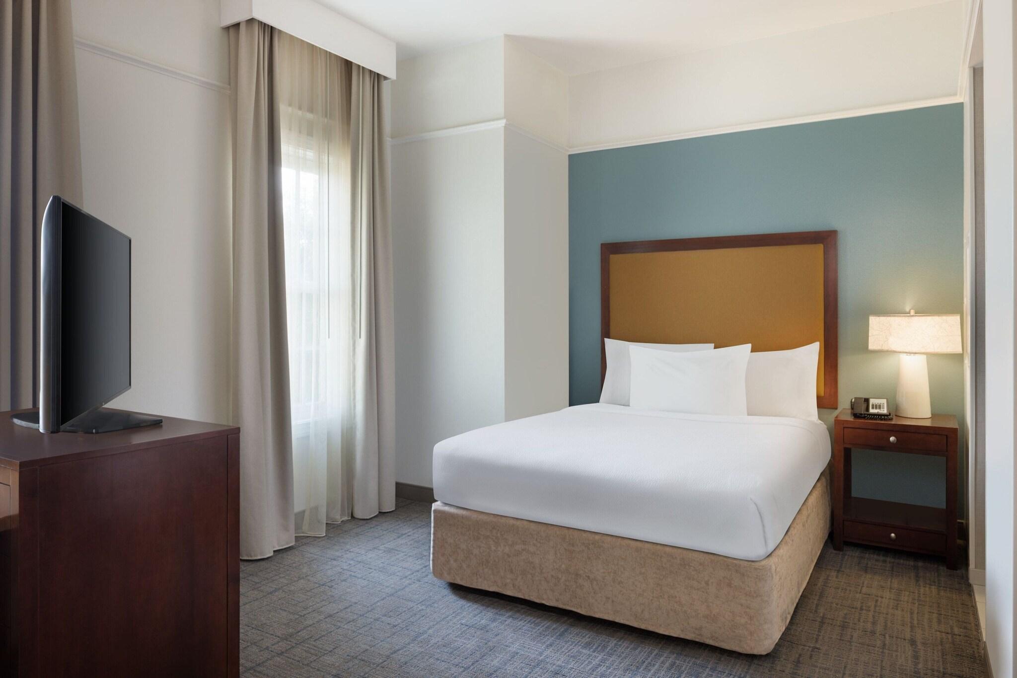 Studio Queen Size Bed