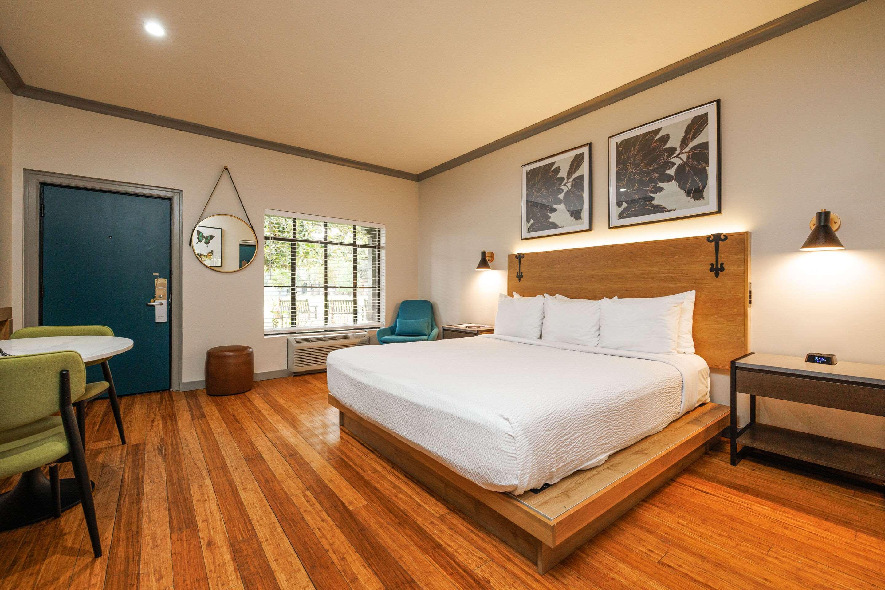 Double King Bed Non Smoking