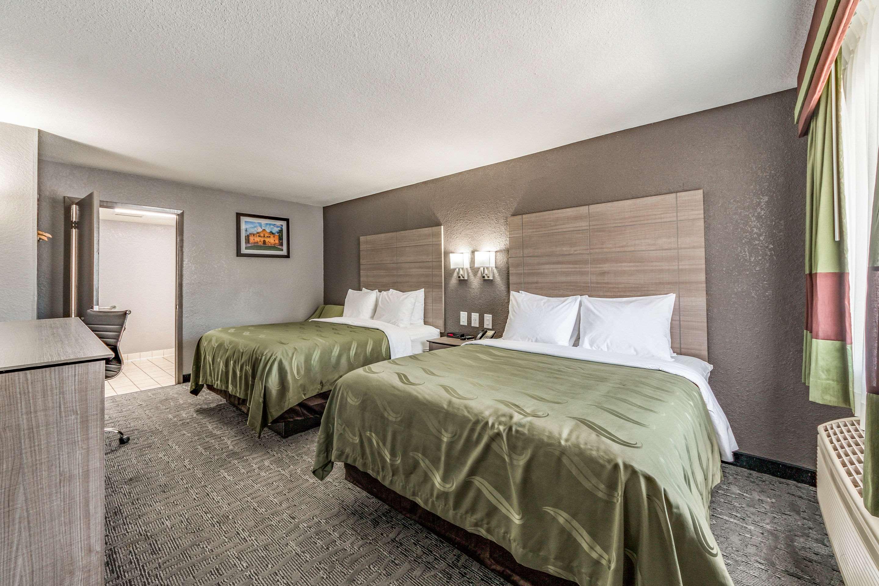 Double Two Queen Beds Non Smoking