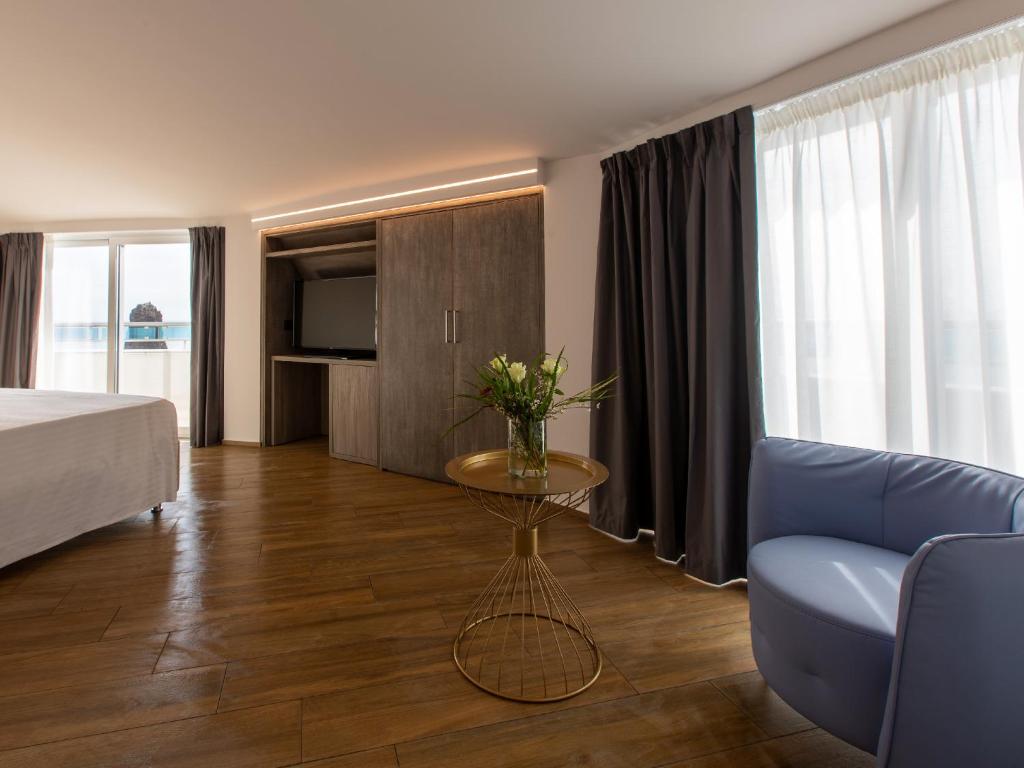 Double Single Deluxe Sea View