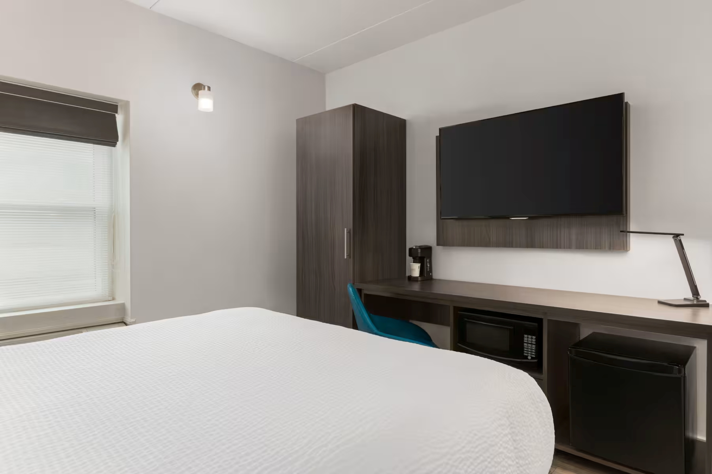 Room Queen Size Bed
