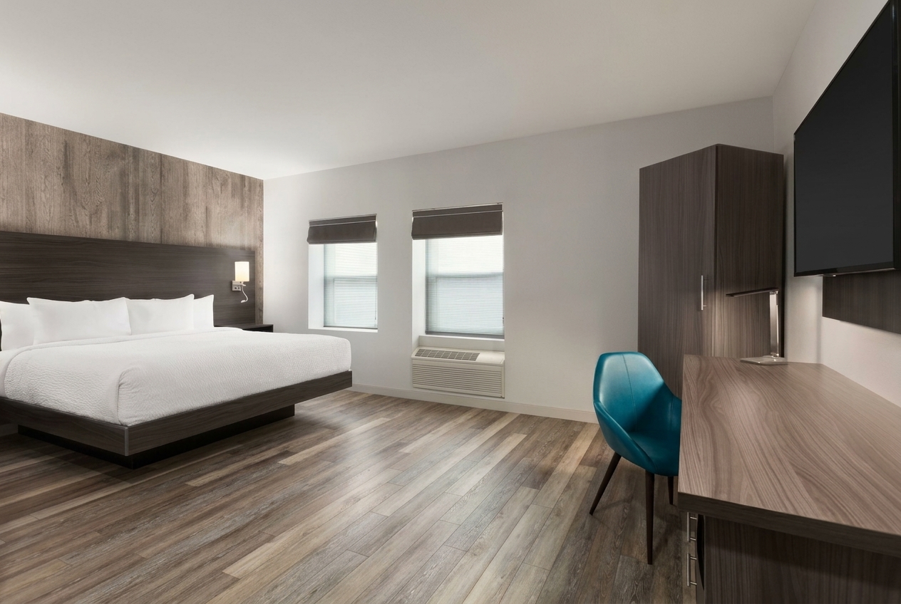 Suite Accessible King Size Bed