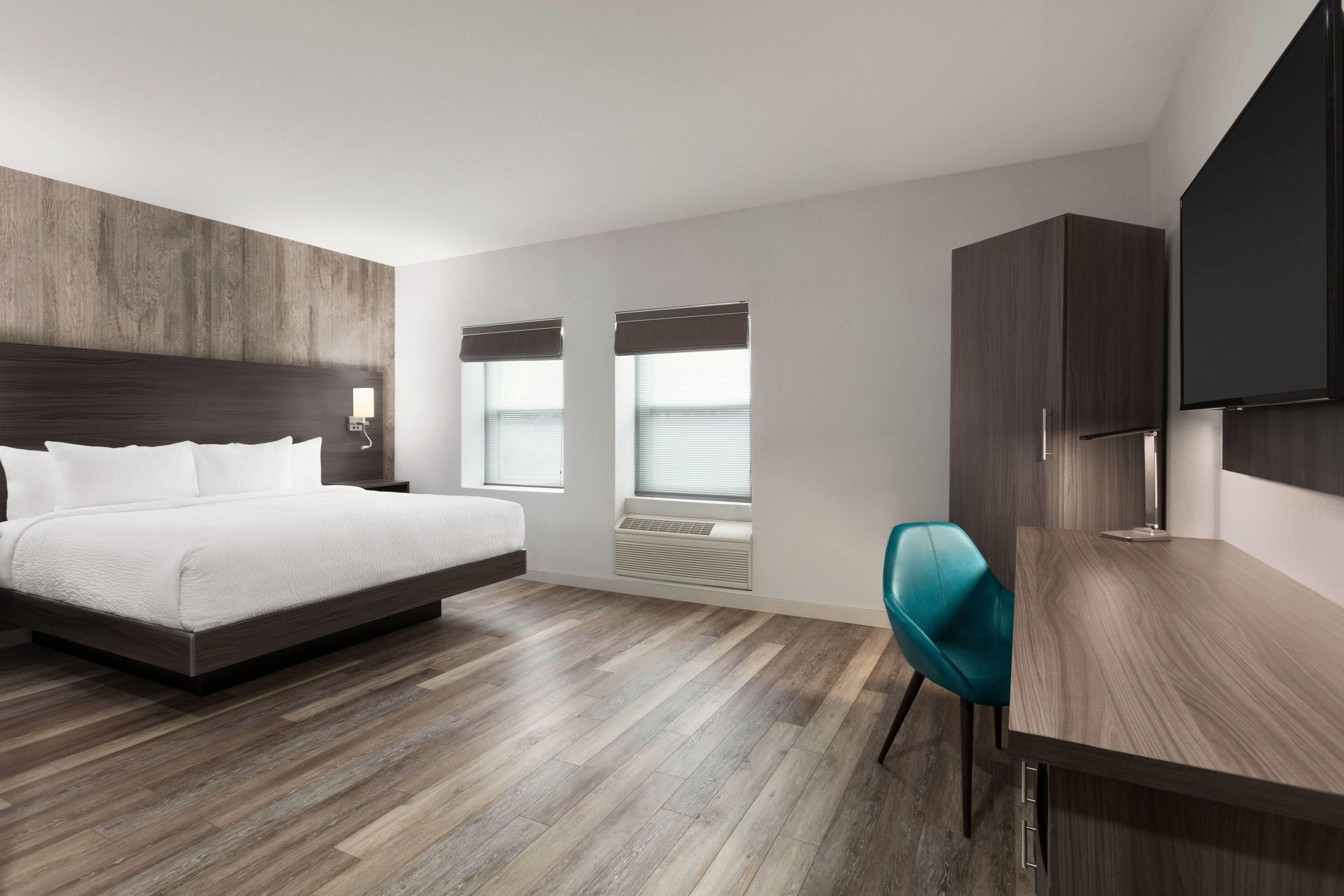 Room King Size Bed