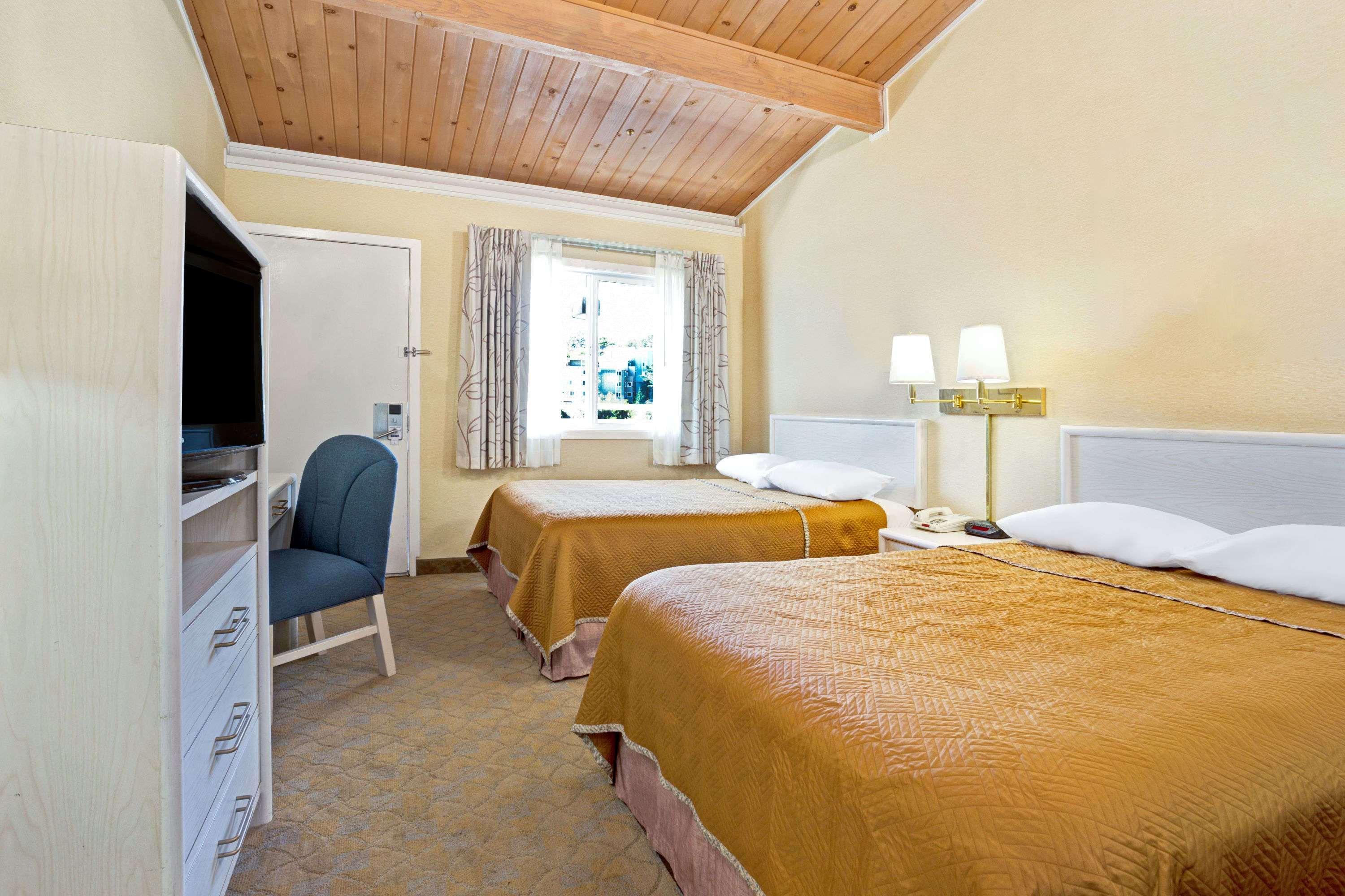 Quadruple Two Double Beds