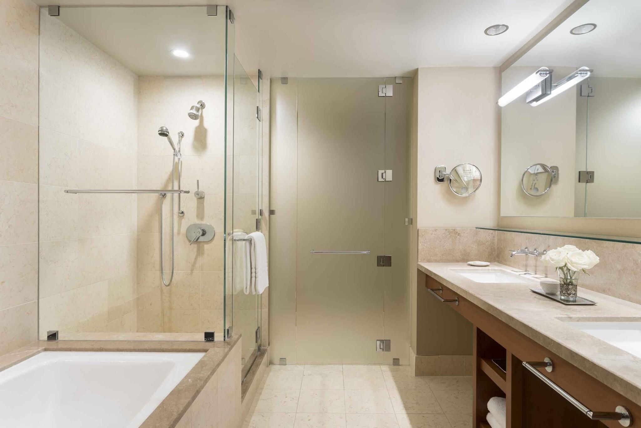 Double Deluxe King Bed