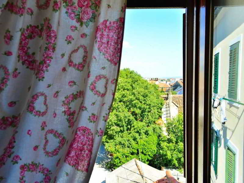 Apartment Capacity 6