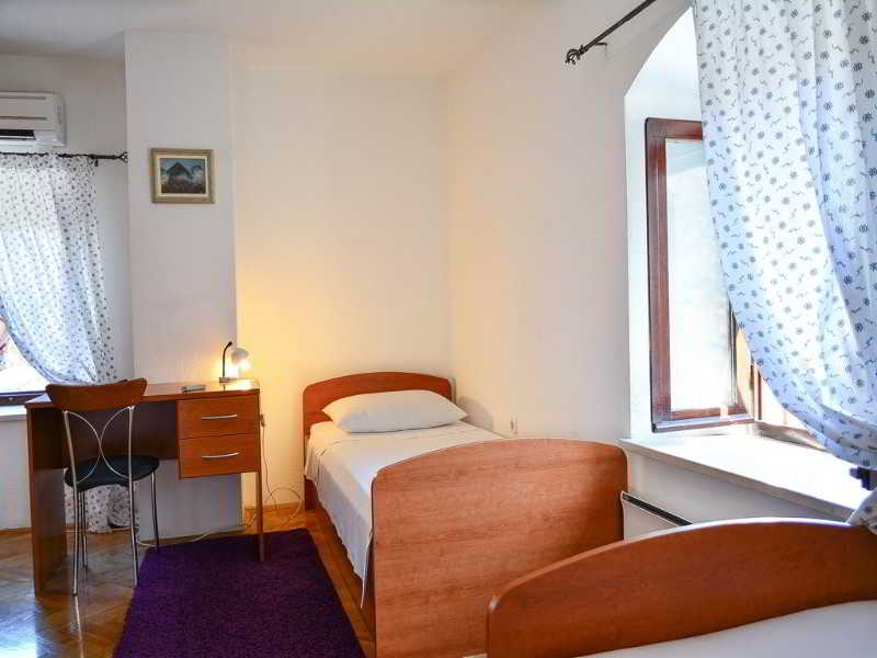 Apartment Capacity 6