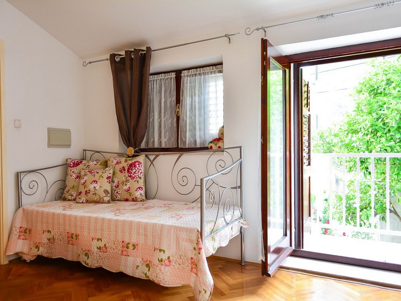 Apartment Capacity 4