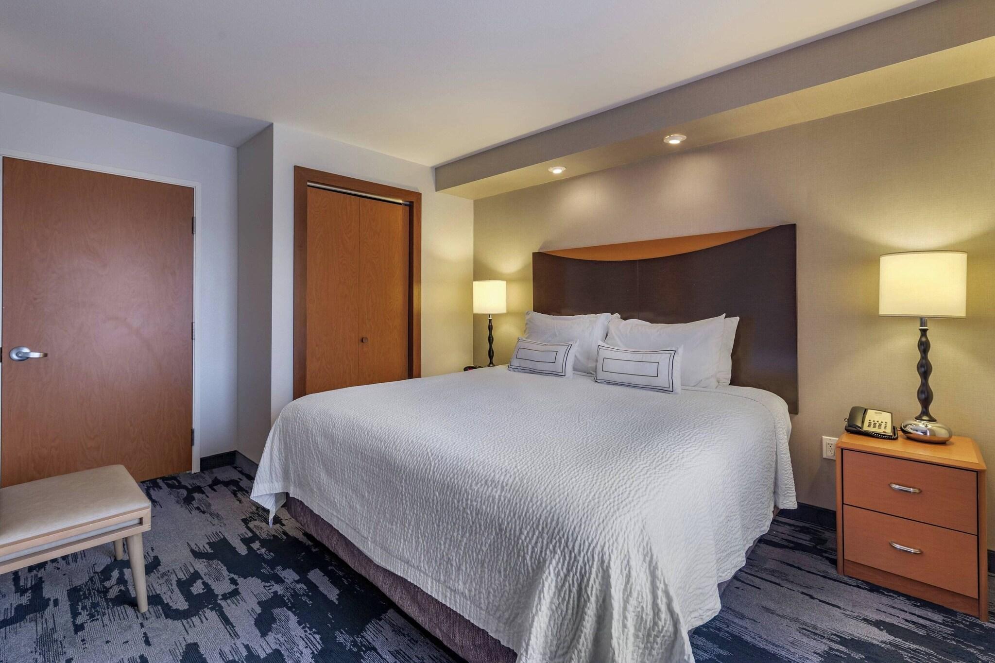 Suite Accessible King Size Bed