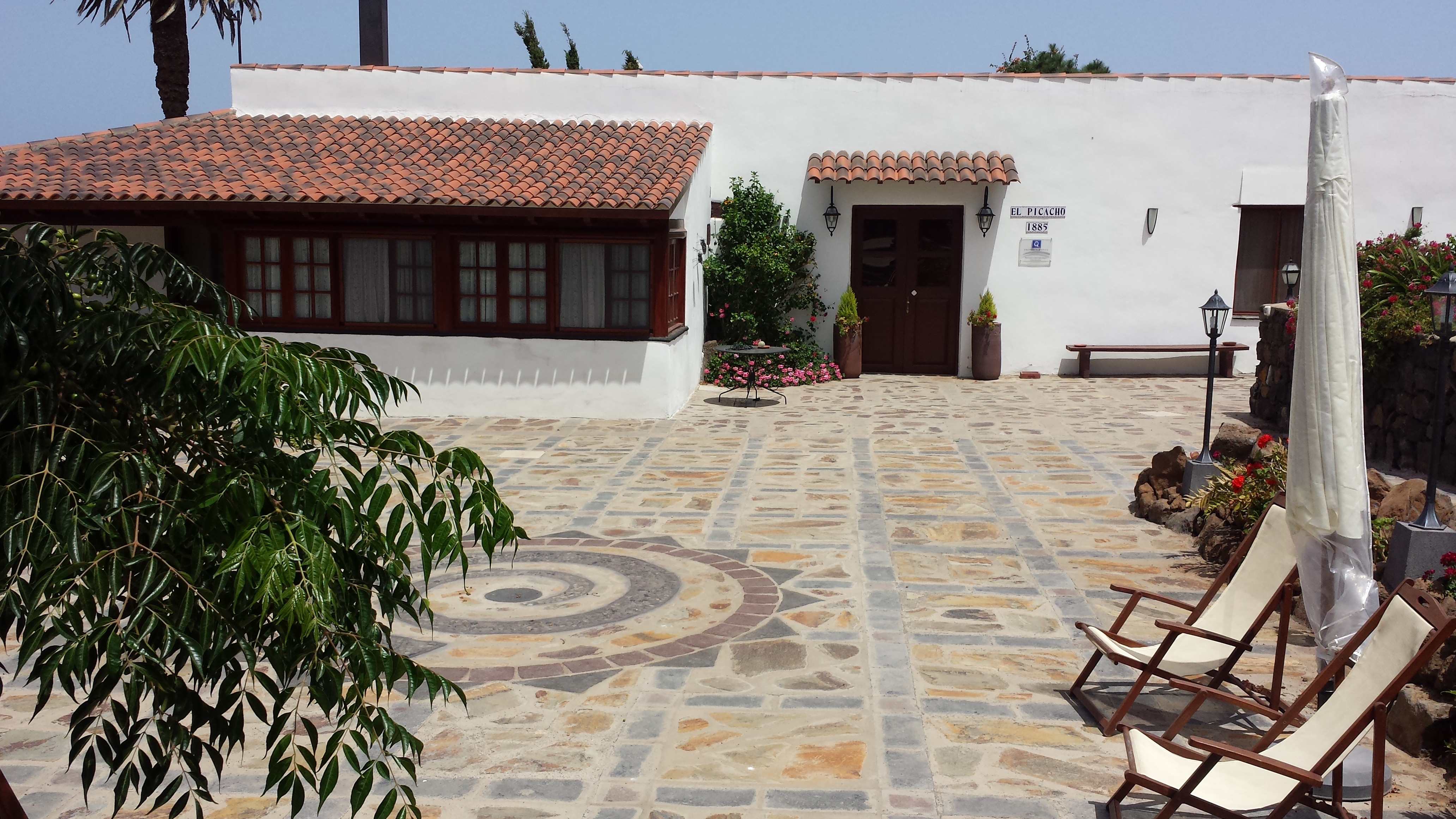 Apartment Connecting Room