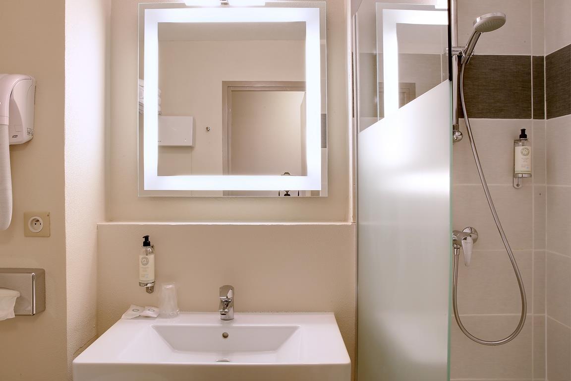 Double Queen Bed Non Smoking