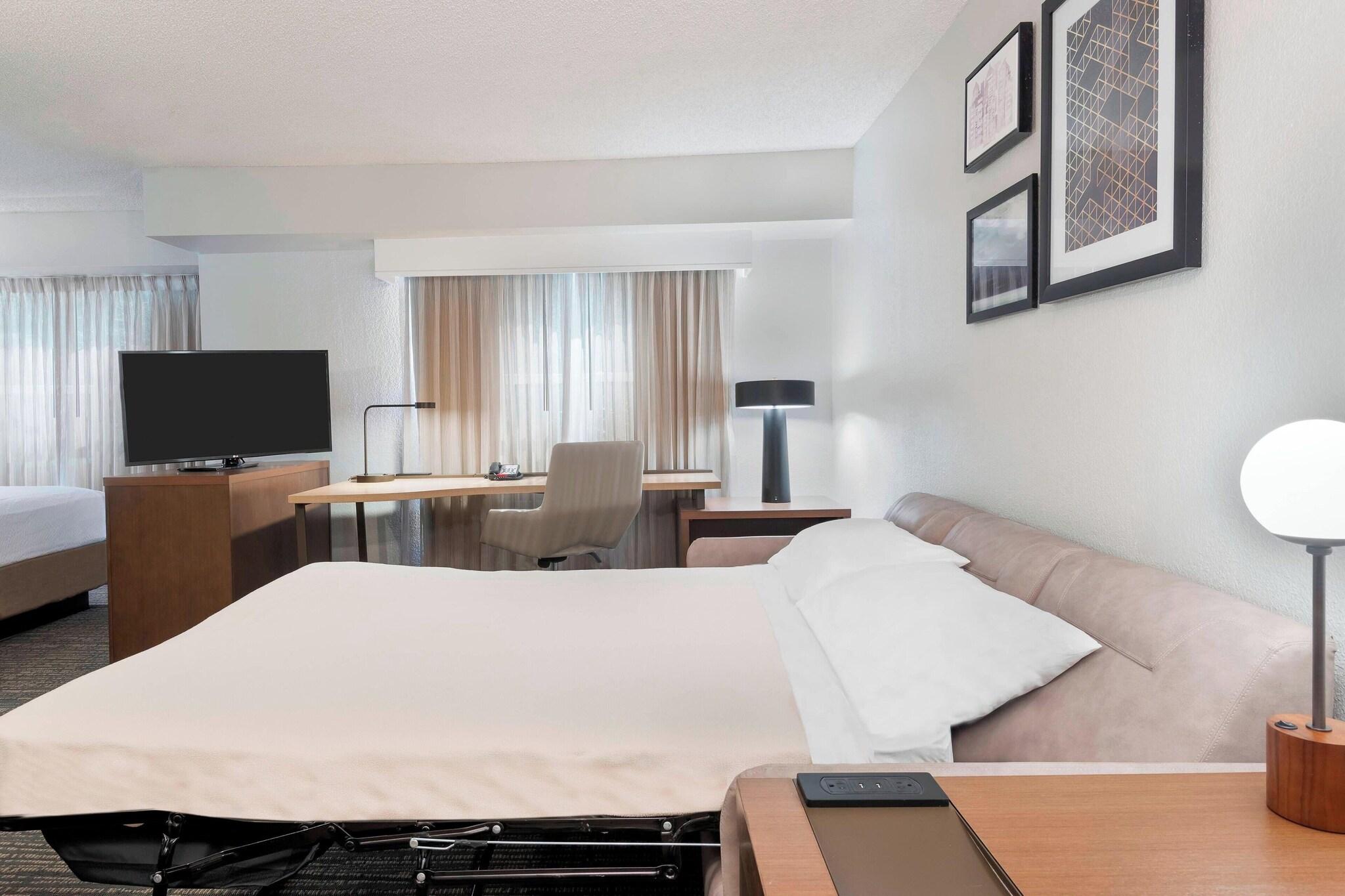 Studio Accessible-queen Size Bed