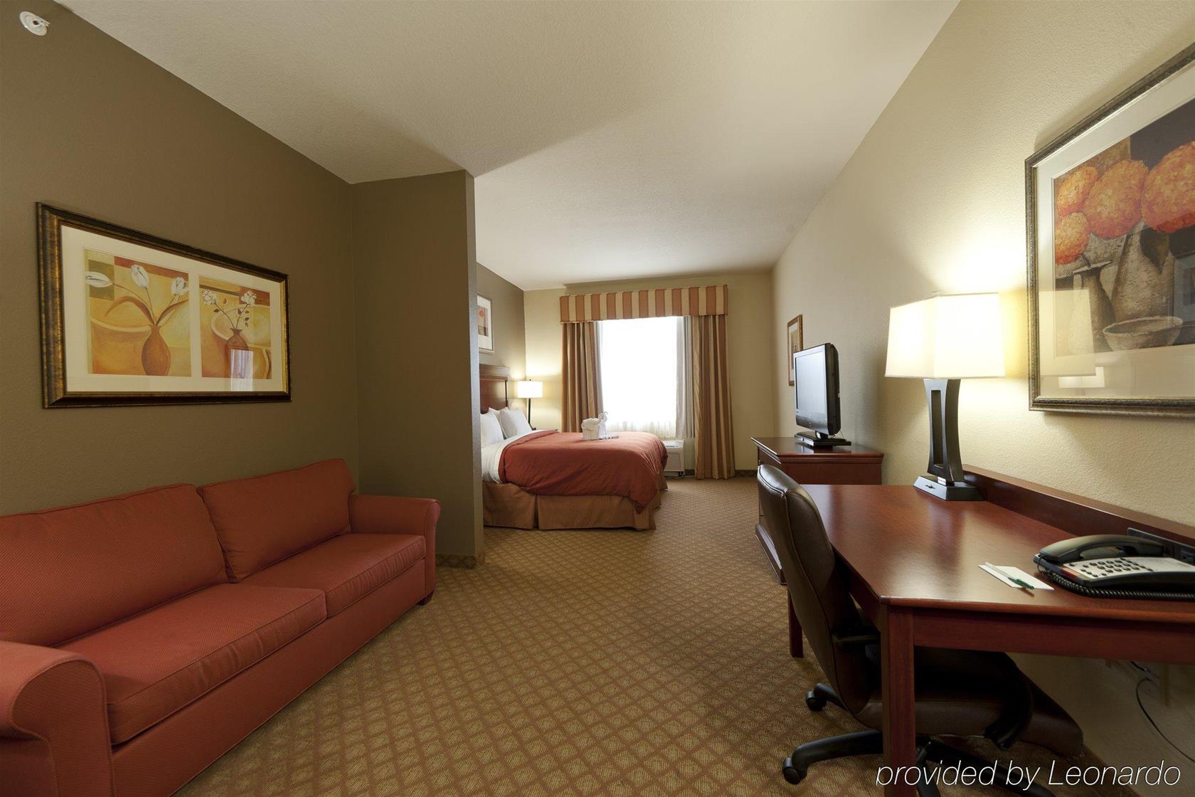 Suite Accessible King Size Bed