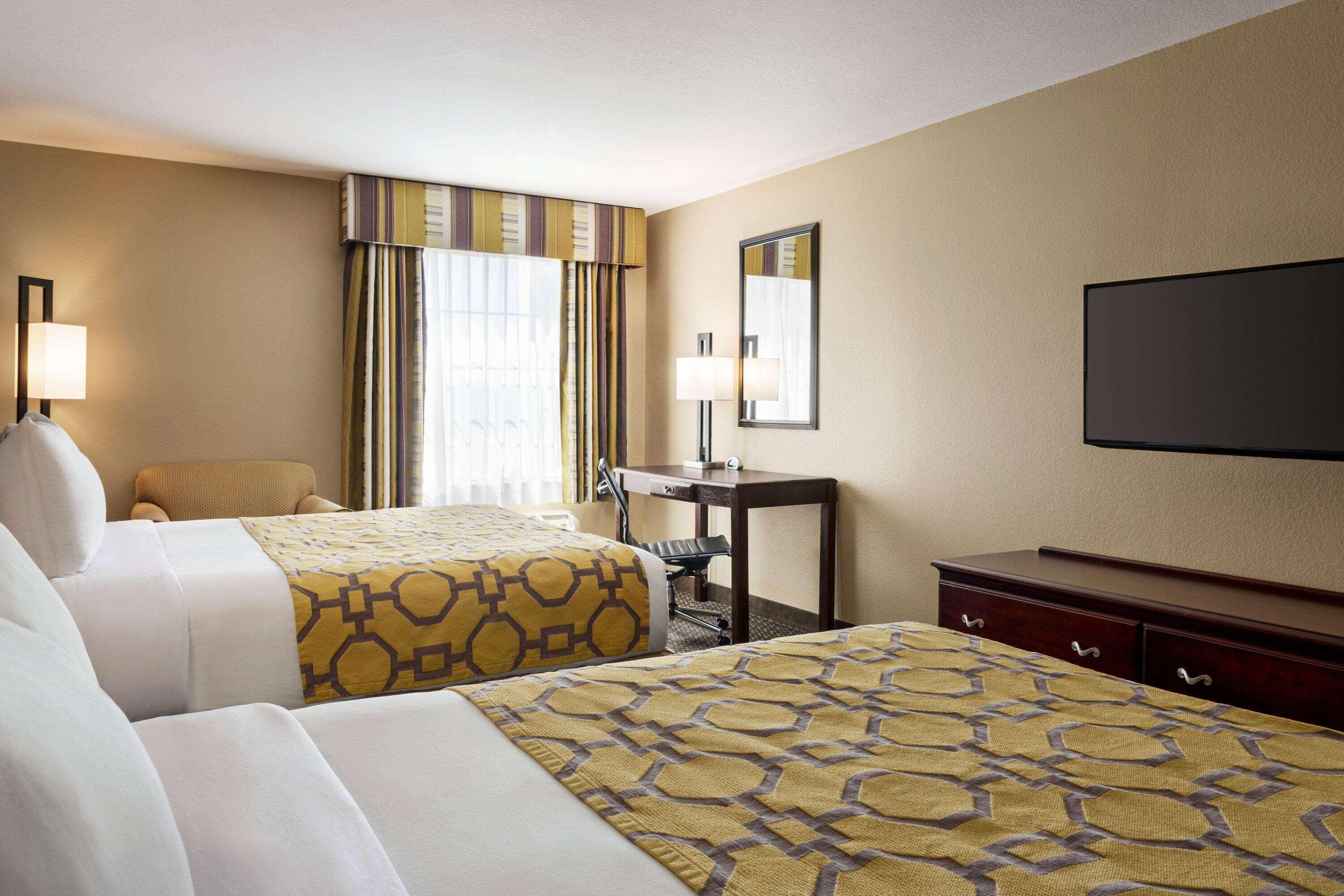 Quadruple Two Queen Beds