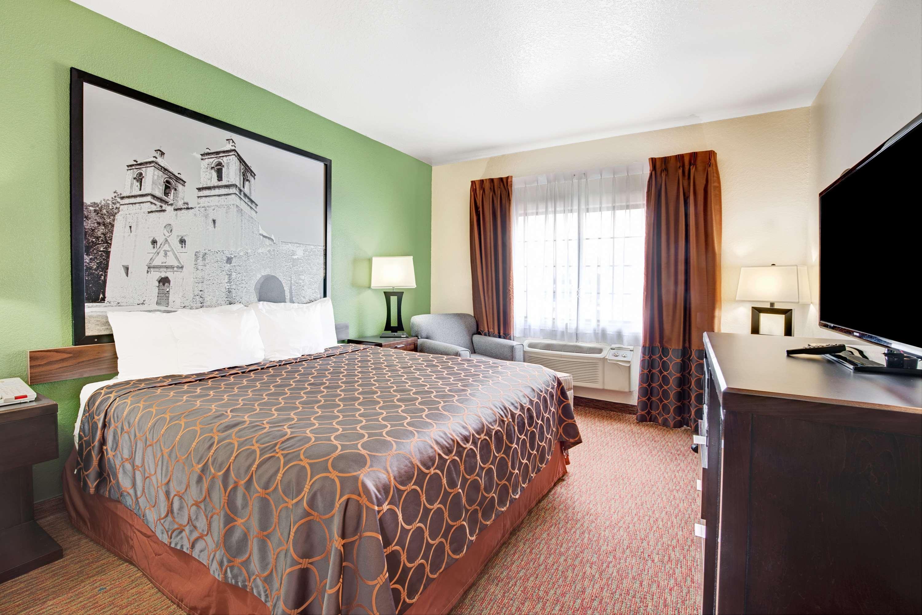 Room King Bed Non Smoking