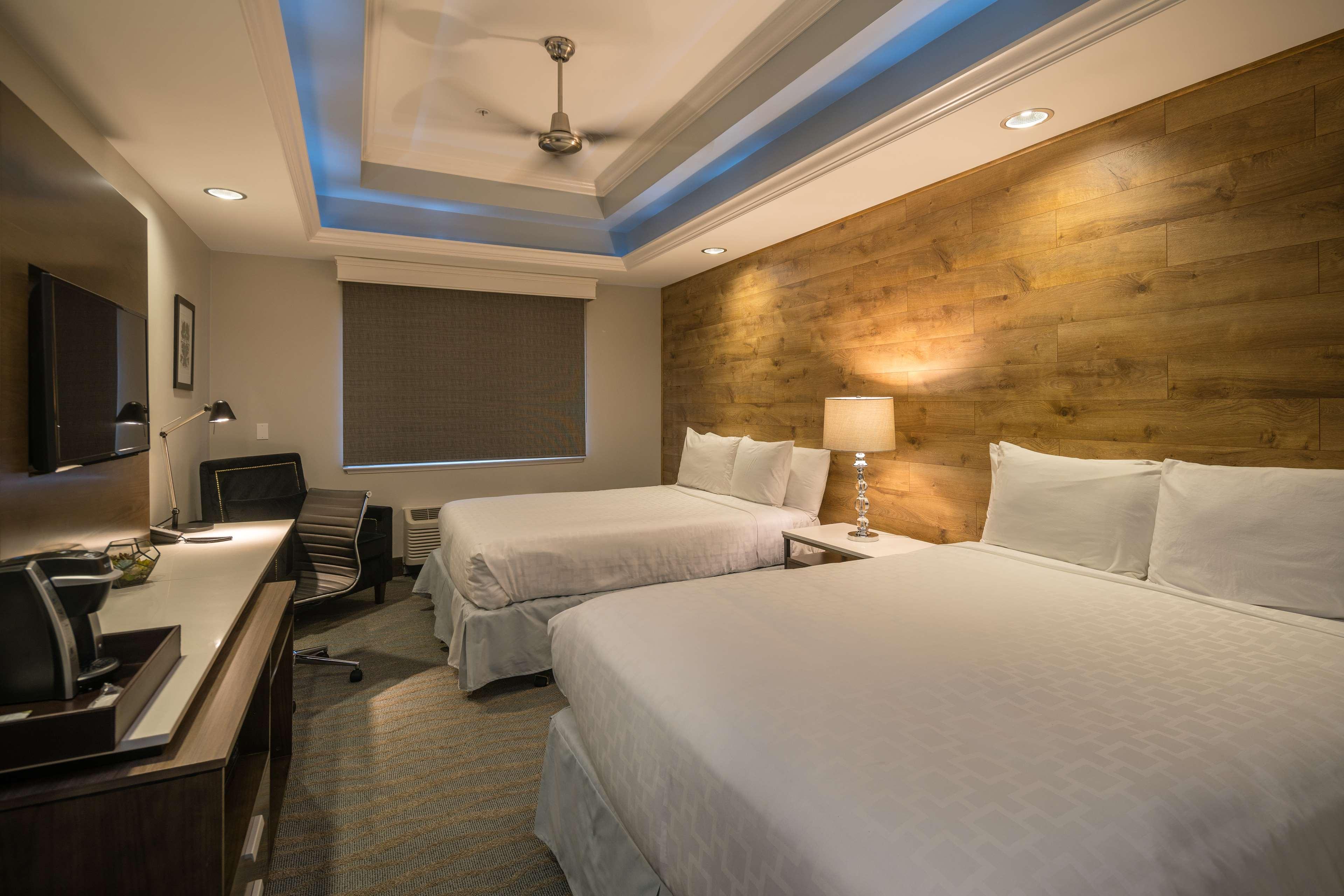 Room Deluxe Two Queen Beds