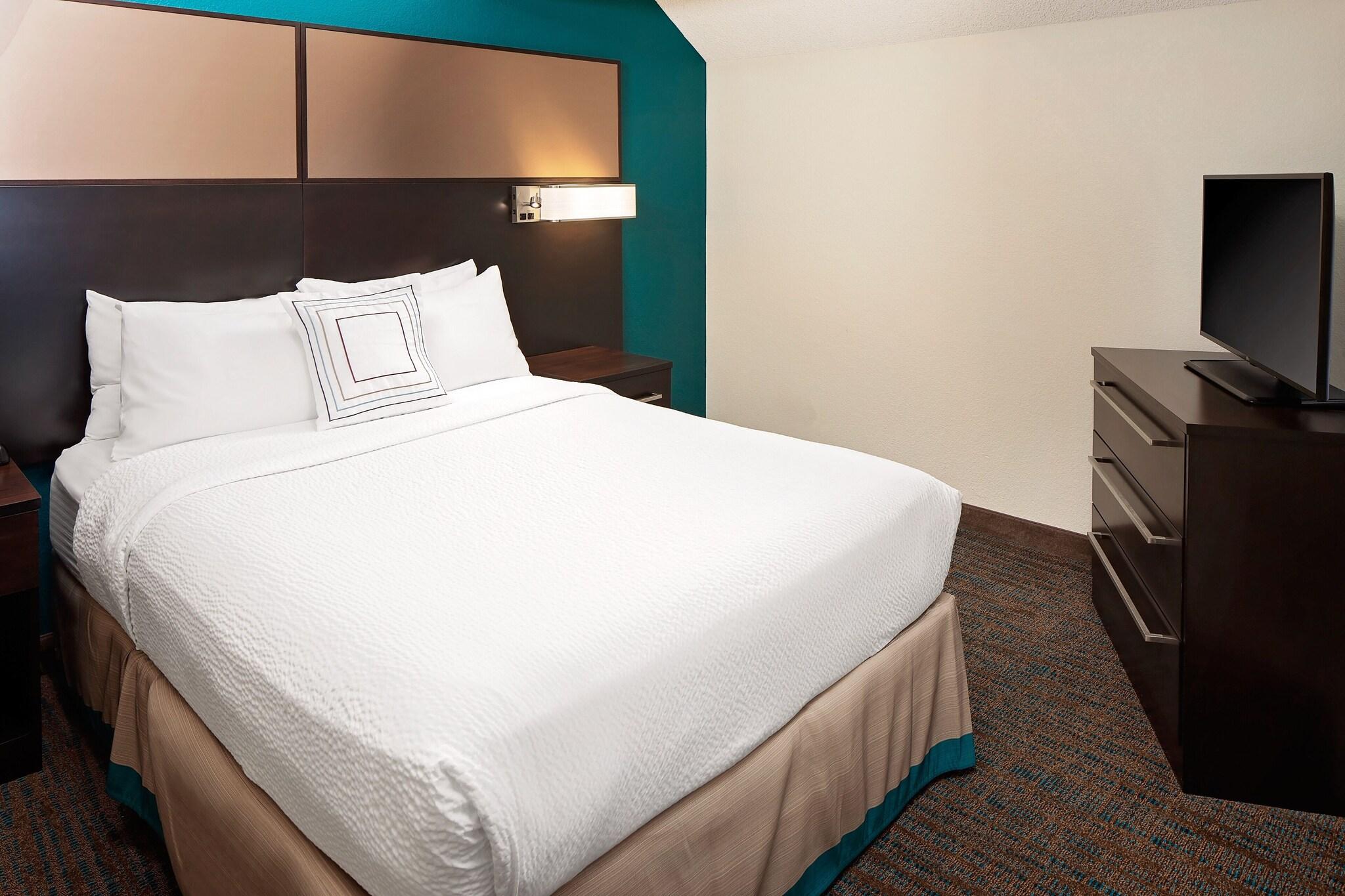 Studio Accessible-queen Size Bed