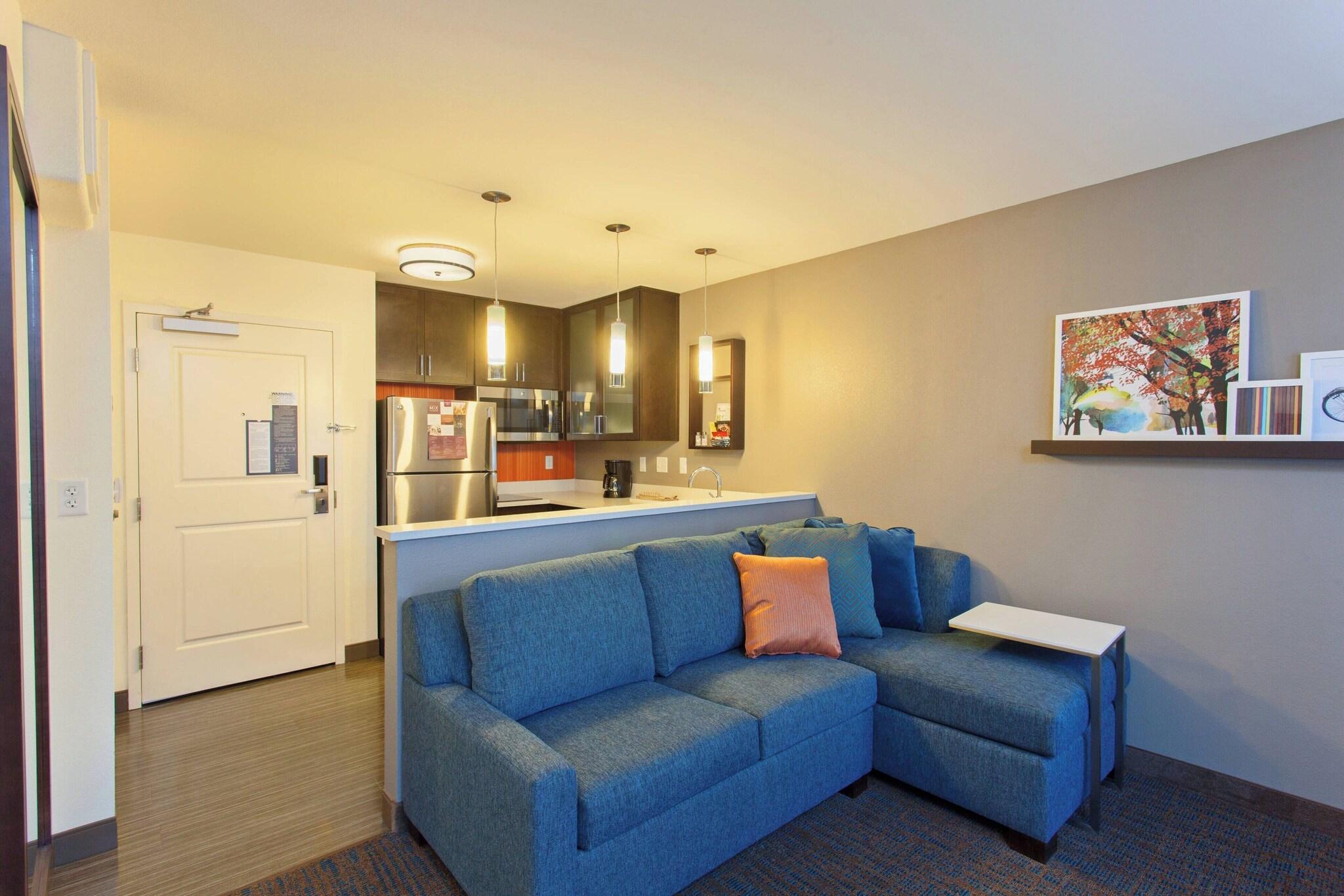 Studio Accessible King Size Bed