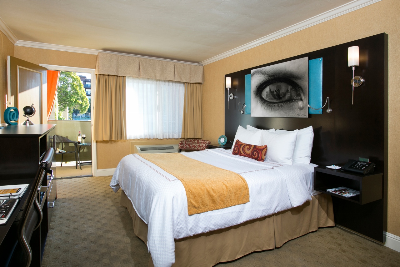 Double Deluxe Queen Bed