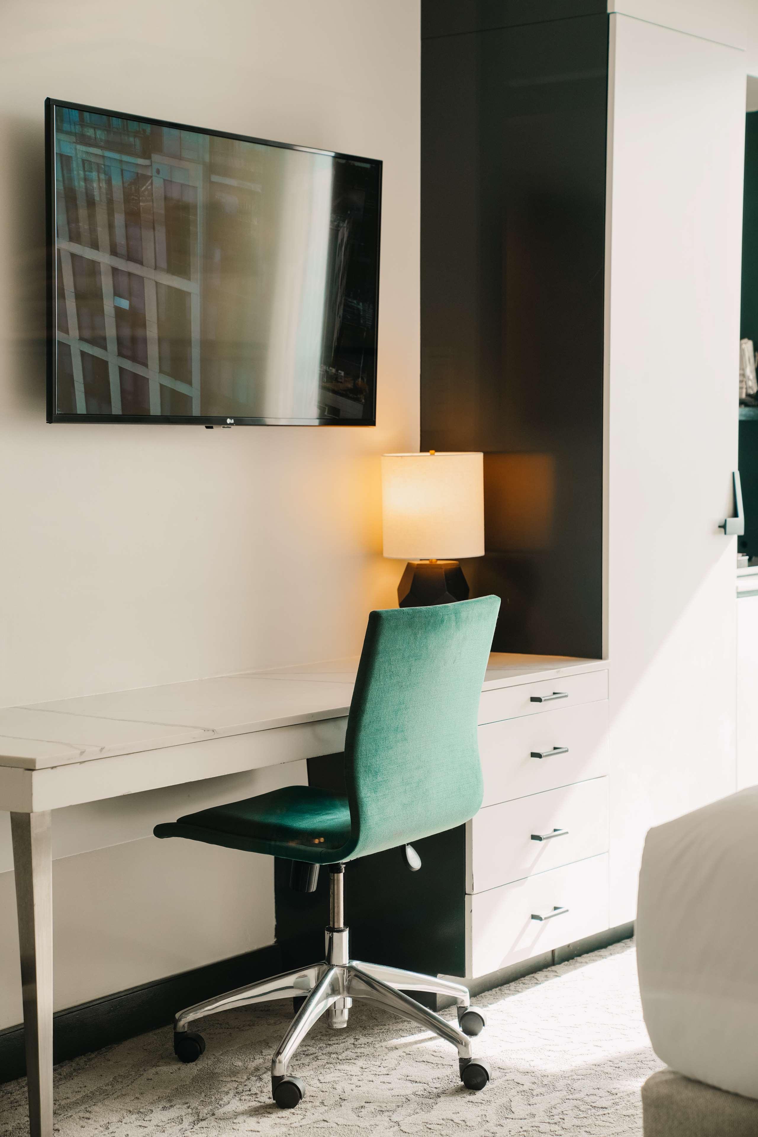 Junior Suite Deluxe with Views