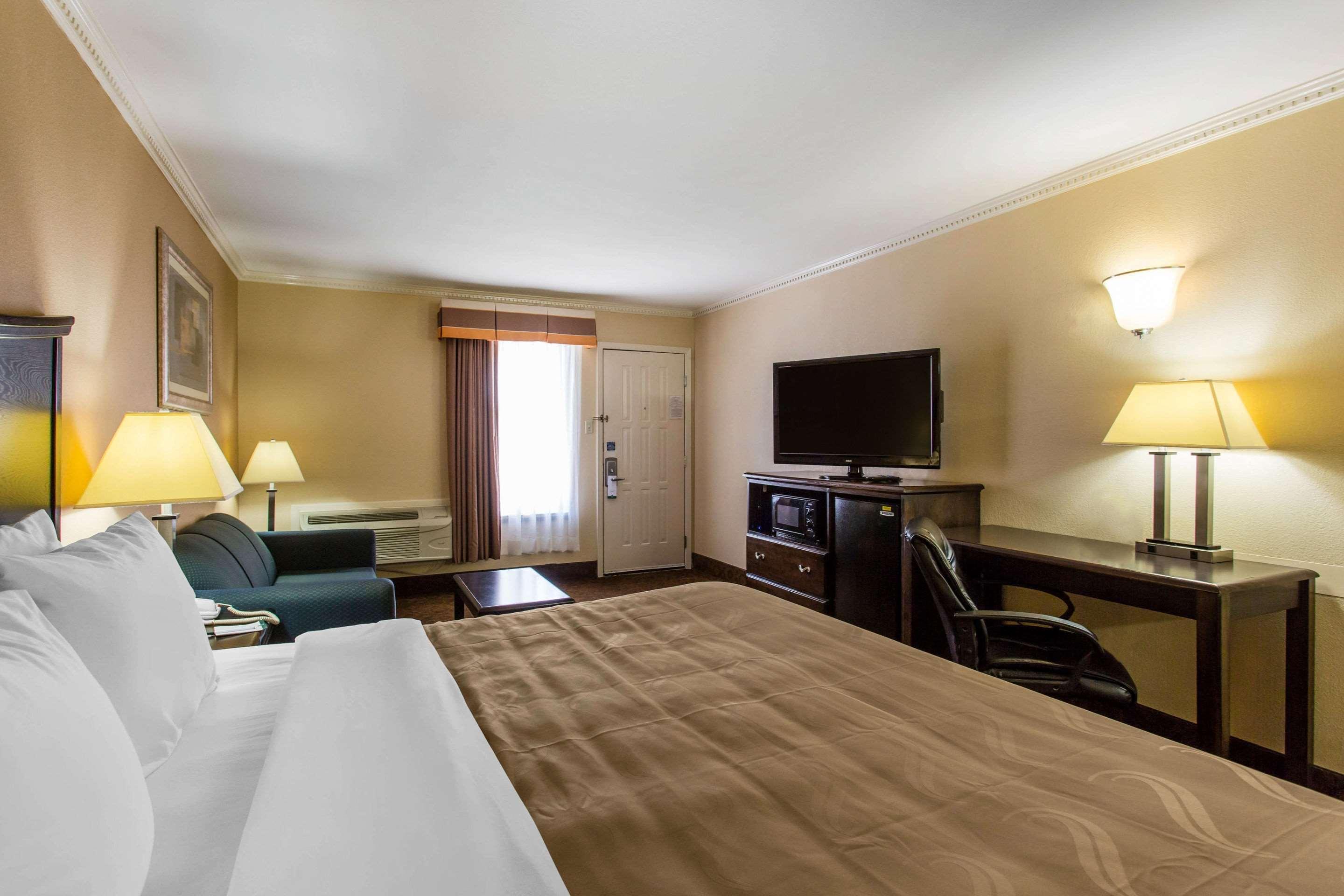 Double King Bed Non Smoking